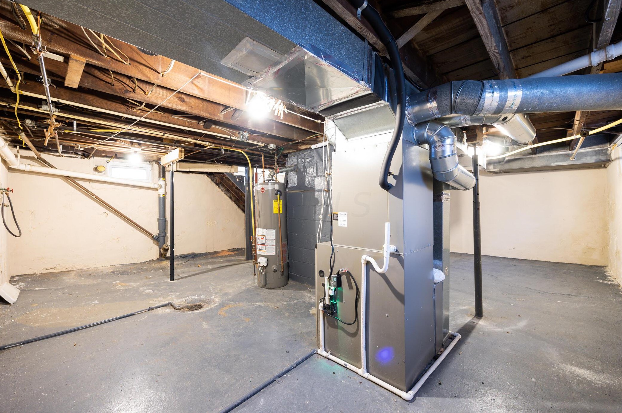 813 Gladden Rd, Columbus OH 43212-3812 exterior