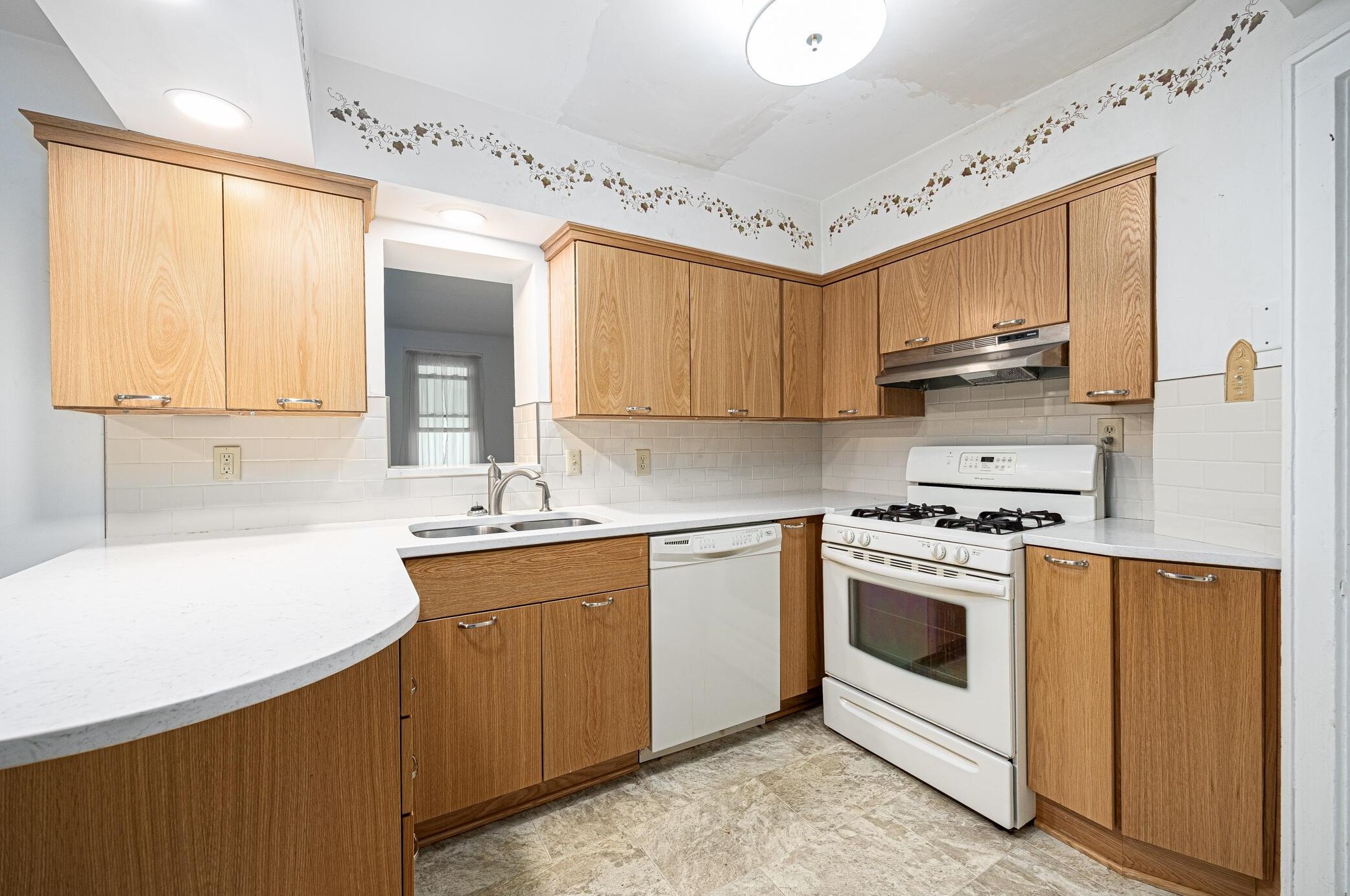 813 Gladden Rd, Columbus OH 43212-3812 exterior