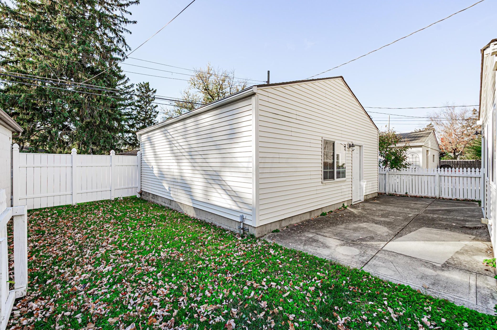 813 Gladden Rd, Columbus OH 43212-3812 exterior