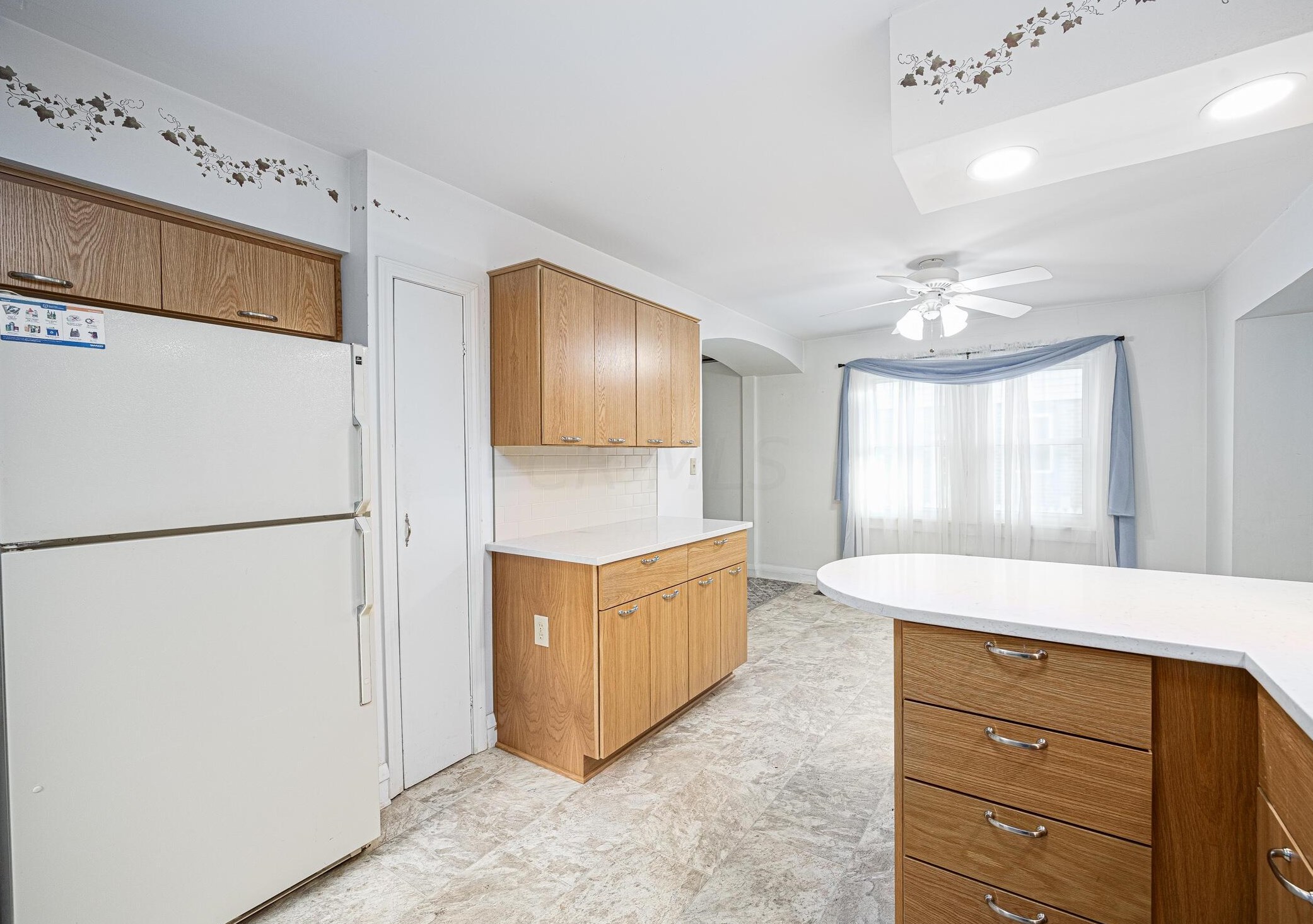 813 Gladden Rd, Columbus OH 43212-3812 exterior