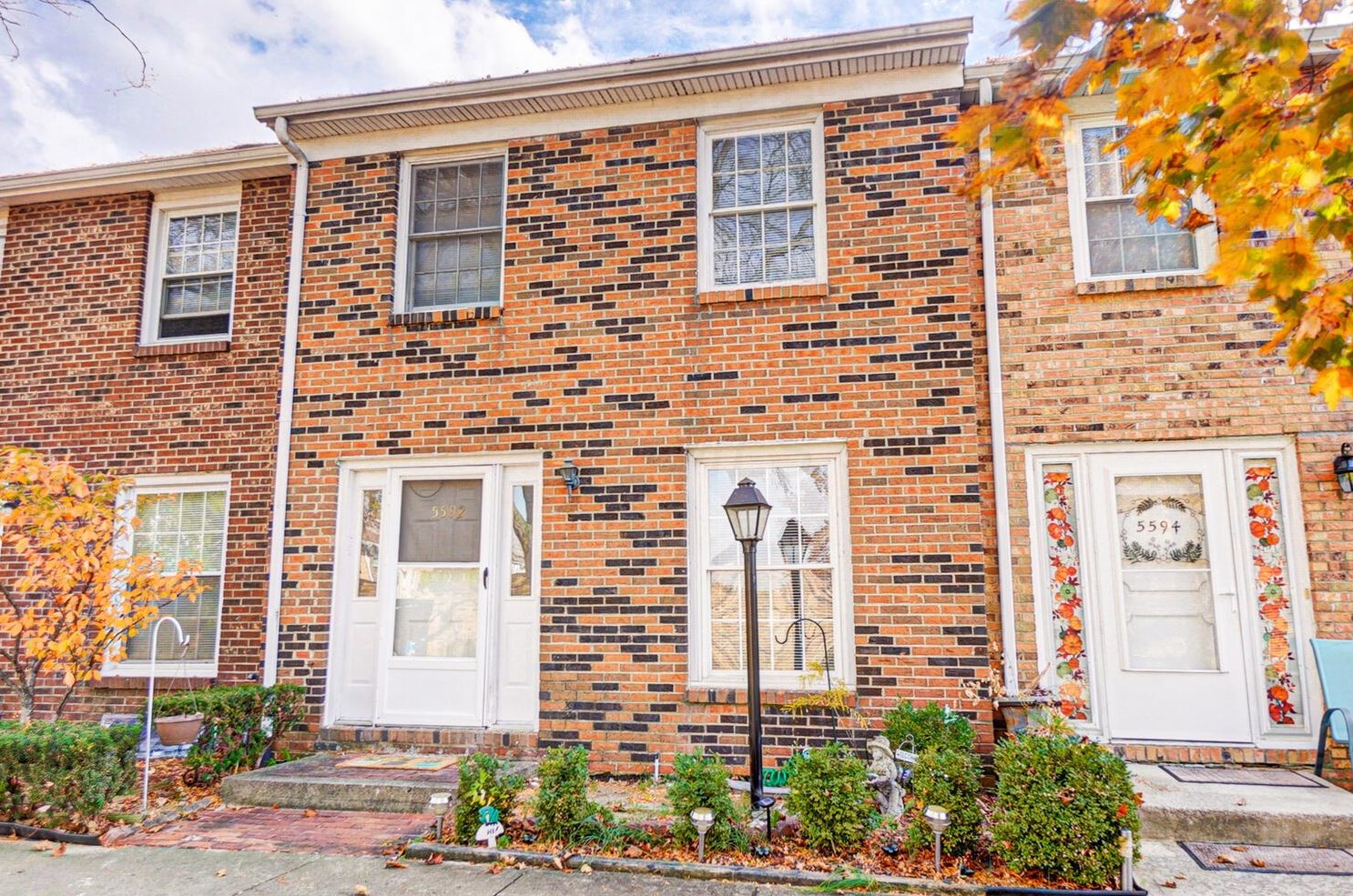 5592 Brackenridge Ave, Columbus, OH 43228-2534