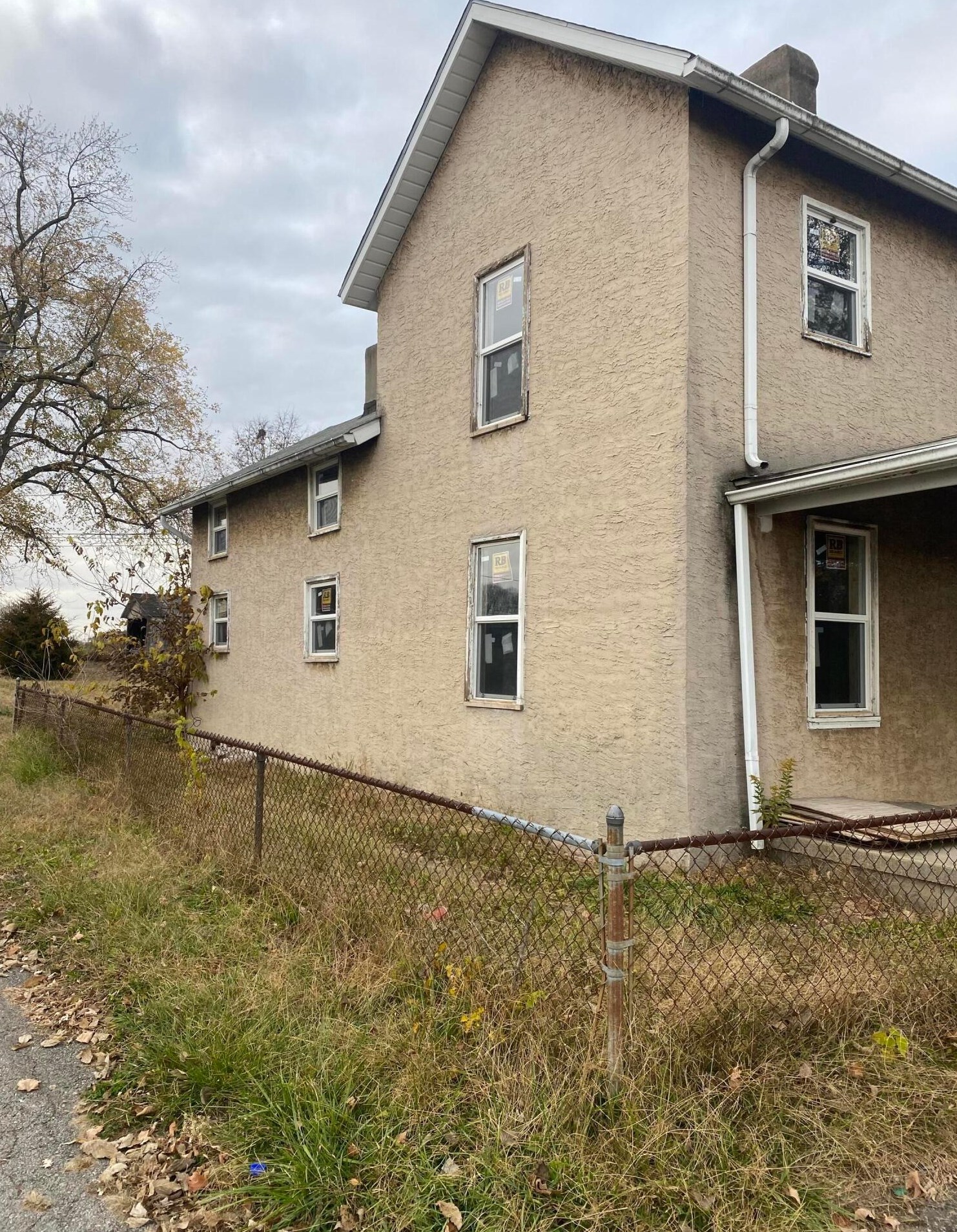 813 Clinton St, Circleville, OH 43113-2205