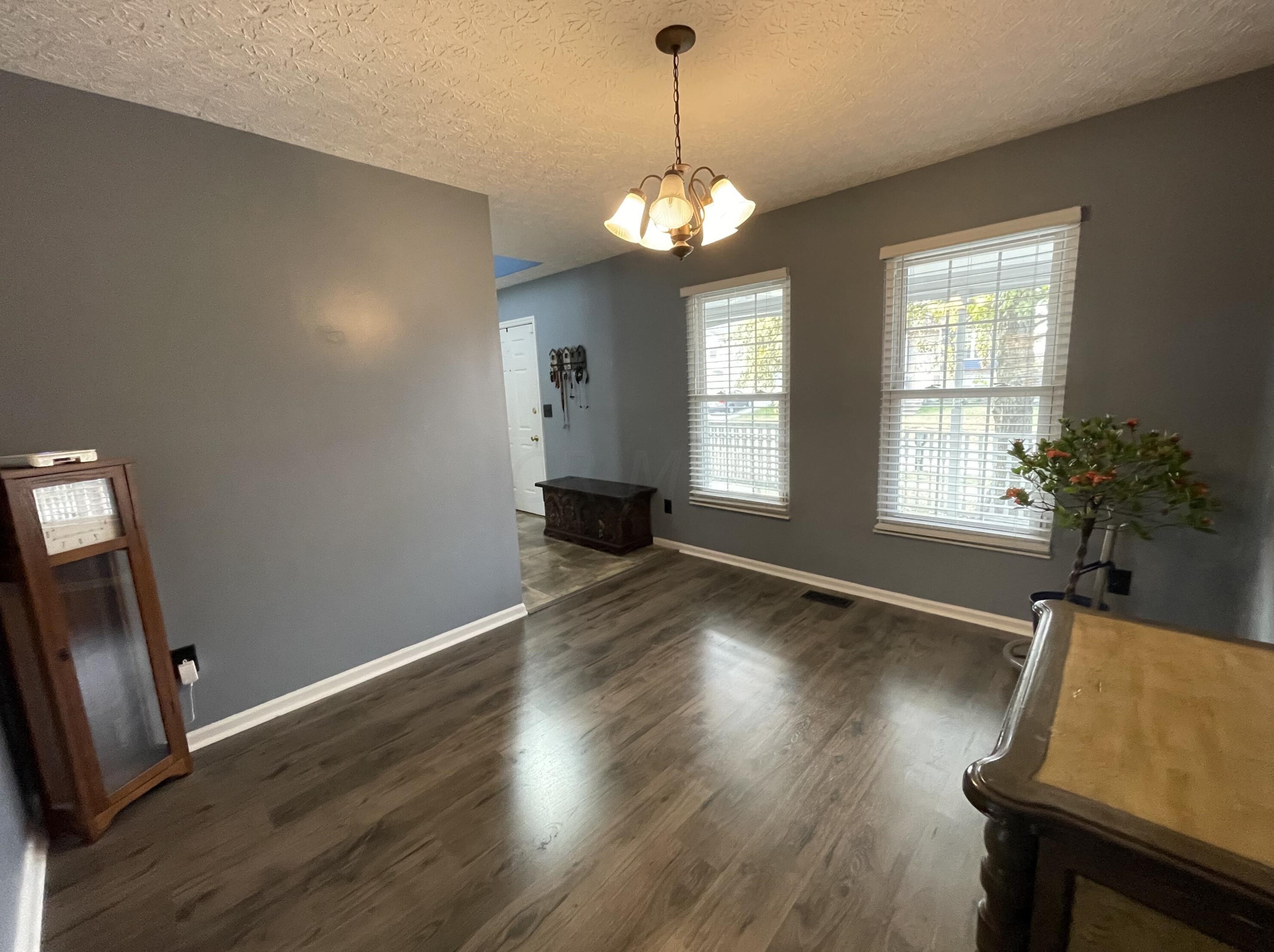 5328 Cherry Bud Ct, Columbus OH 43228-5733 exterior