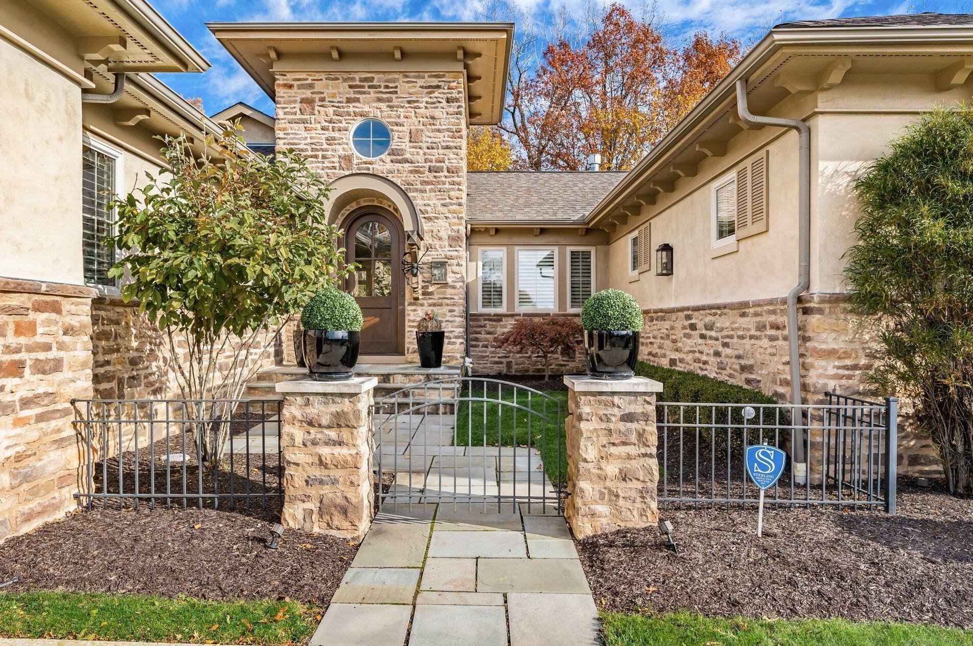 7028 Calabria Pl, Dublin, OH 43016-6107