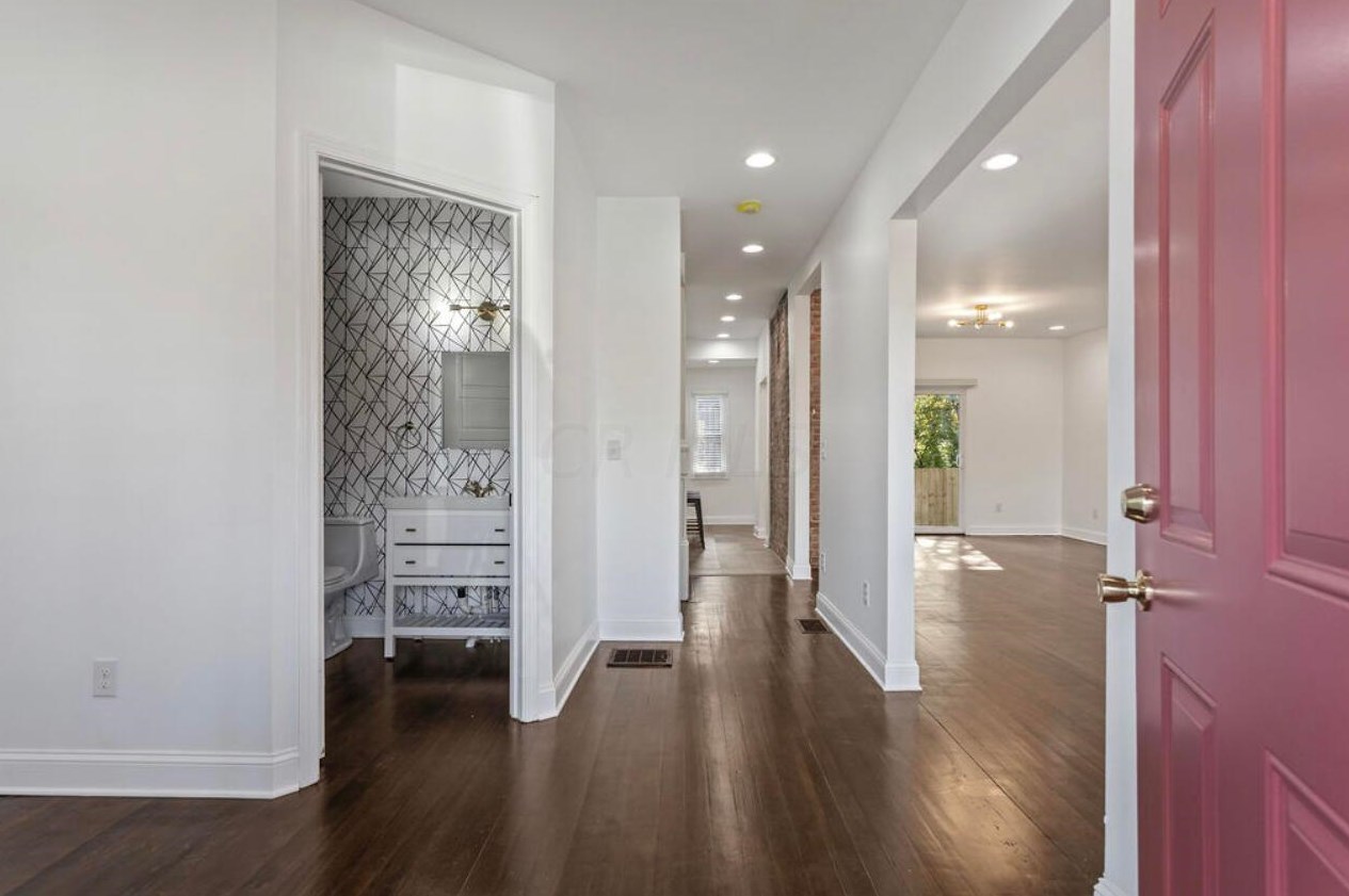 1275 Mooberry St, Columbus OH  43205-2821 exterior