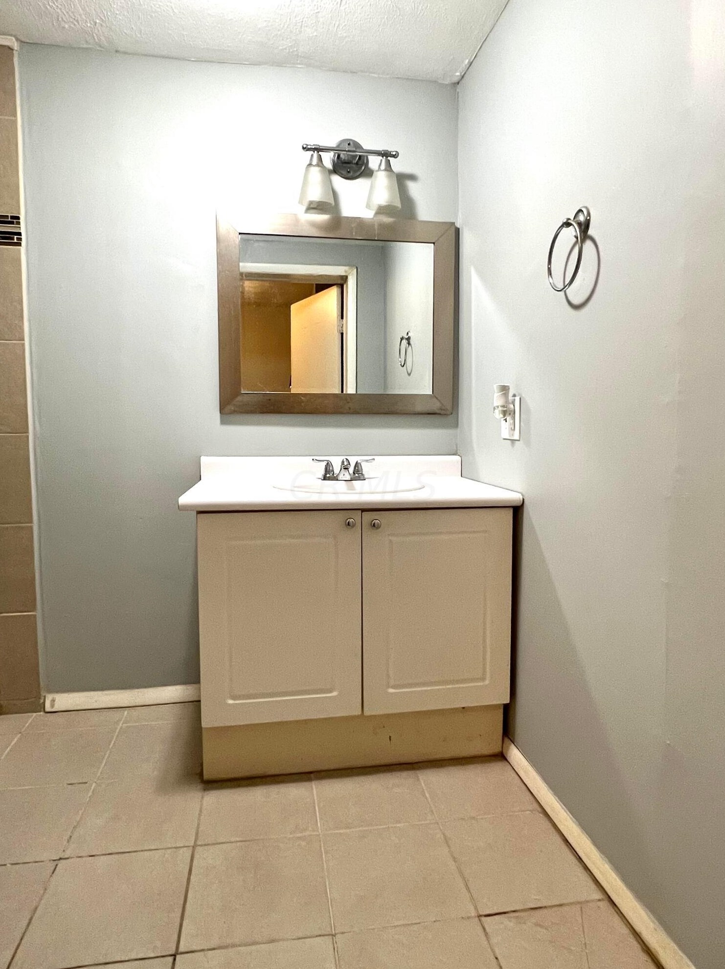 590 Koebel Ave, Columbus OH 43207-3153 exterior