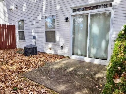 632 Grove Cir, Columbus OH 43230-6283 exterior