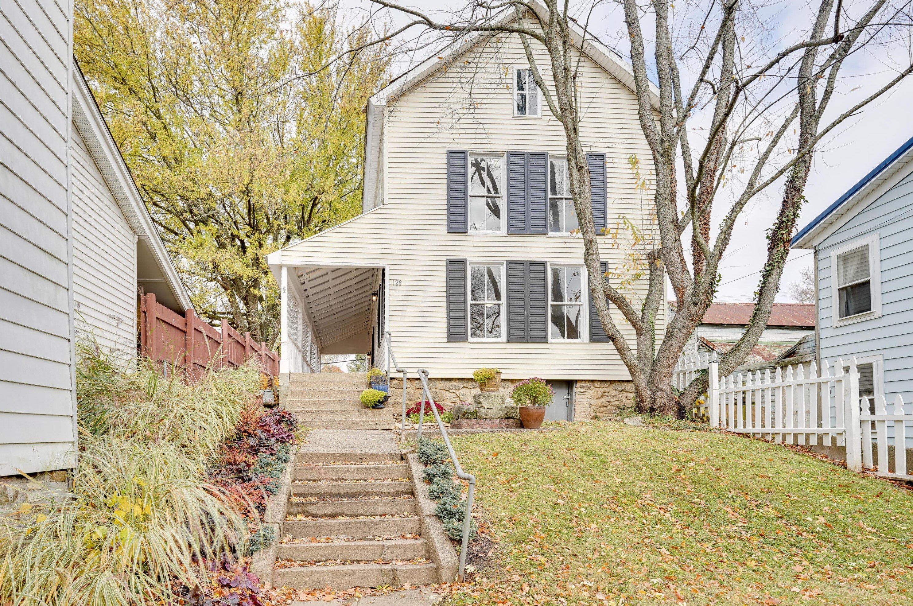 128 W Main St, Somerset, OH 43783