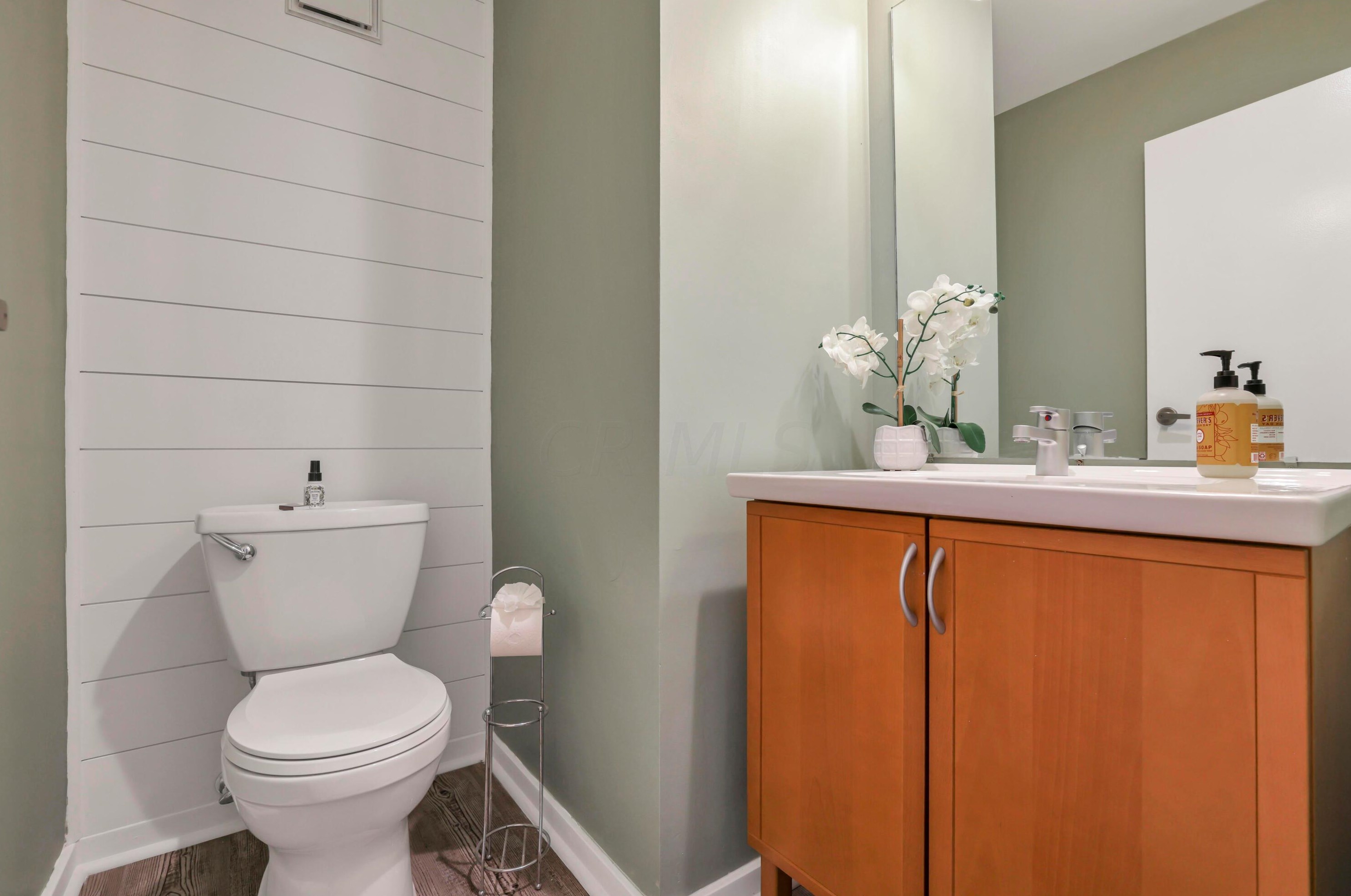 331 Lakeside Dr, Westerville OH  43081-3043 exterior