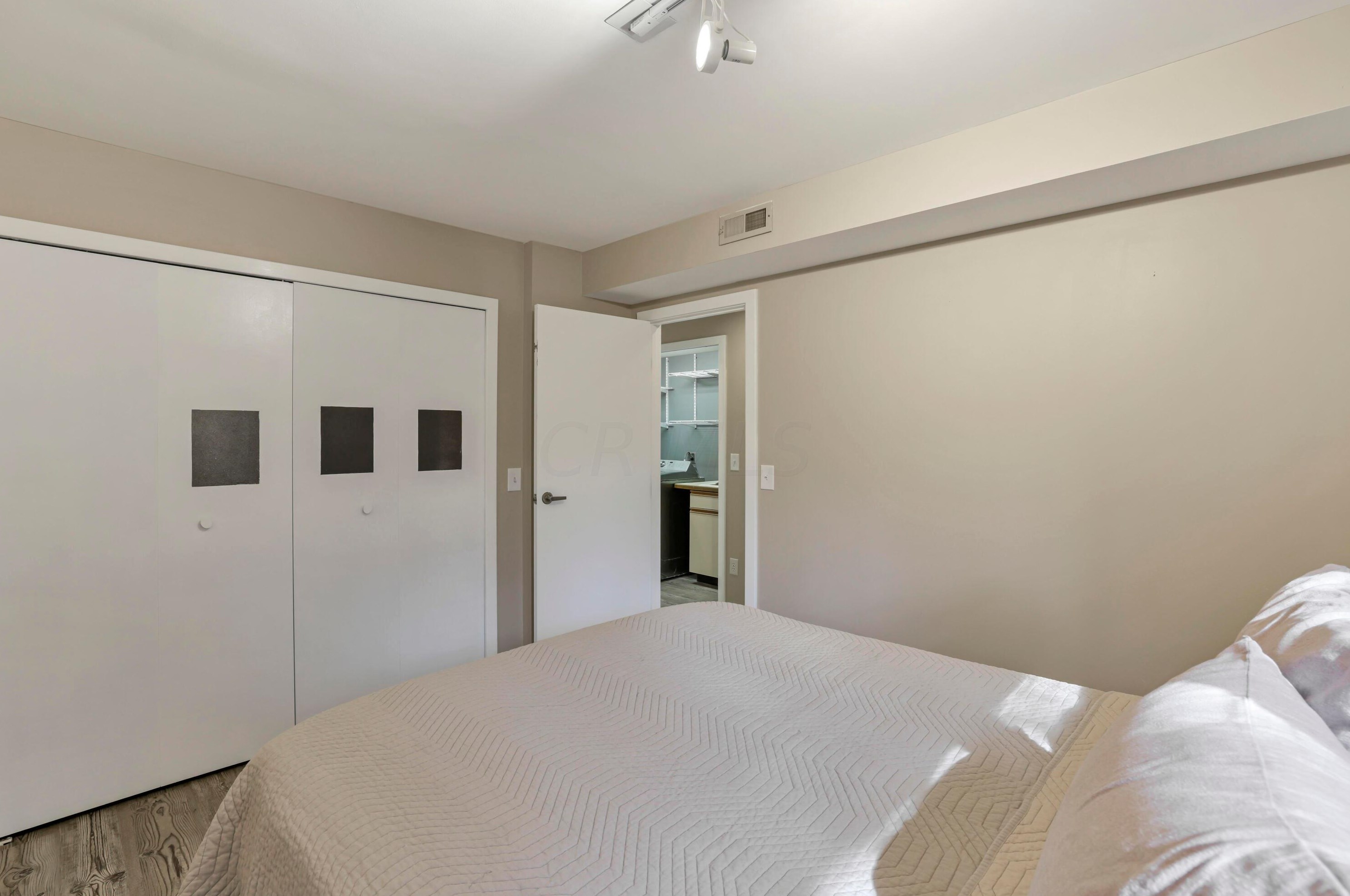 331 Lakeside Dr, Westerville OH  43081-3043 exterior