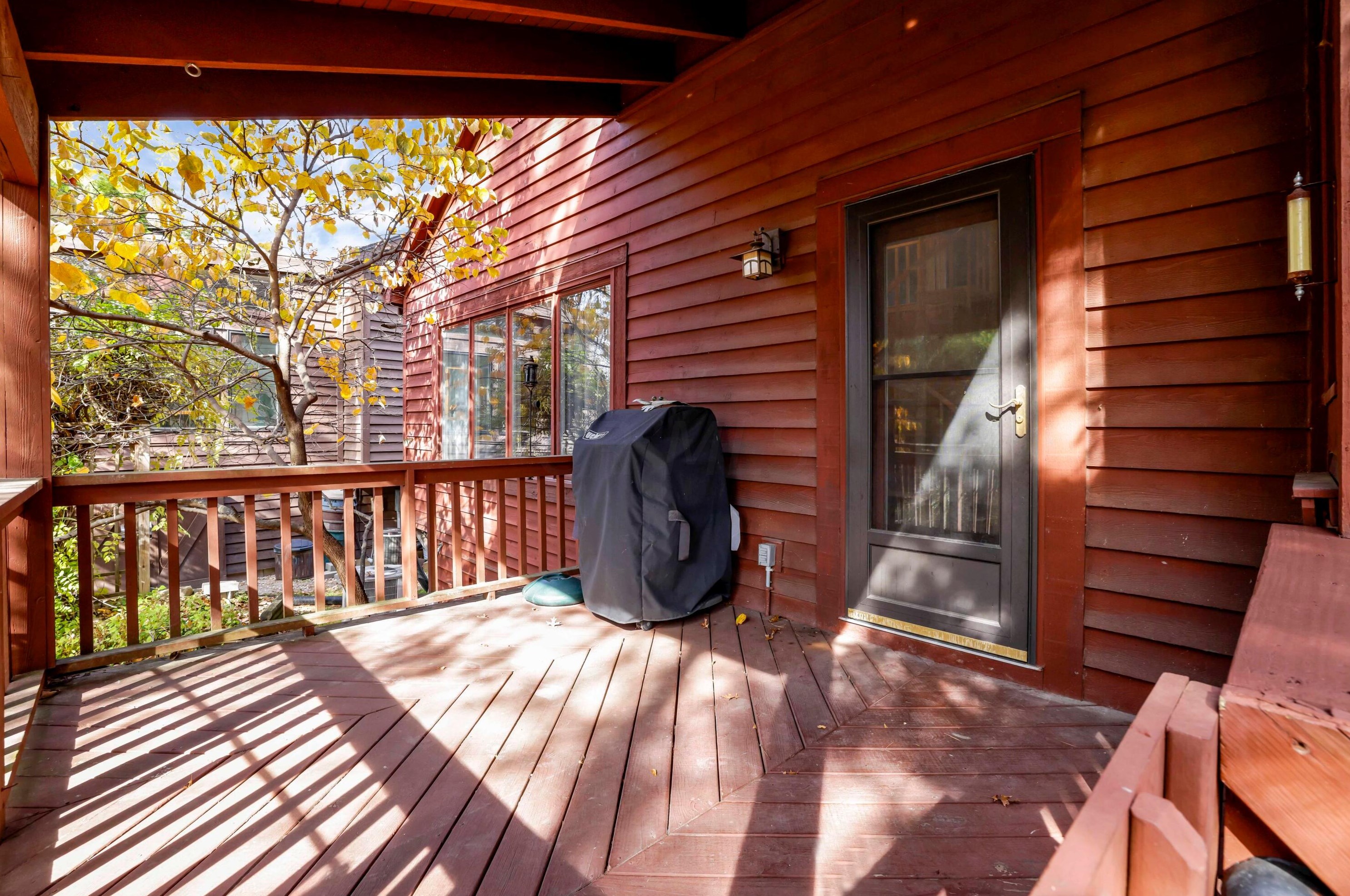 331 Lakeside Dr, Westerville OH  43081-3043 exterior