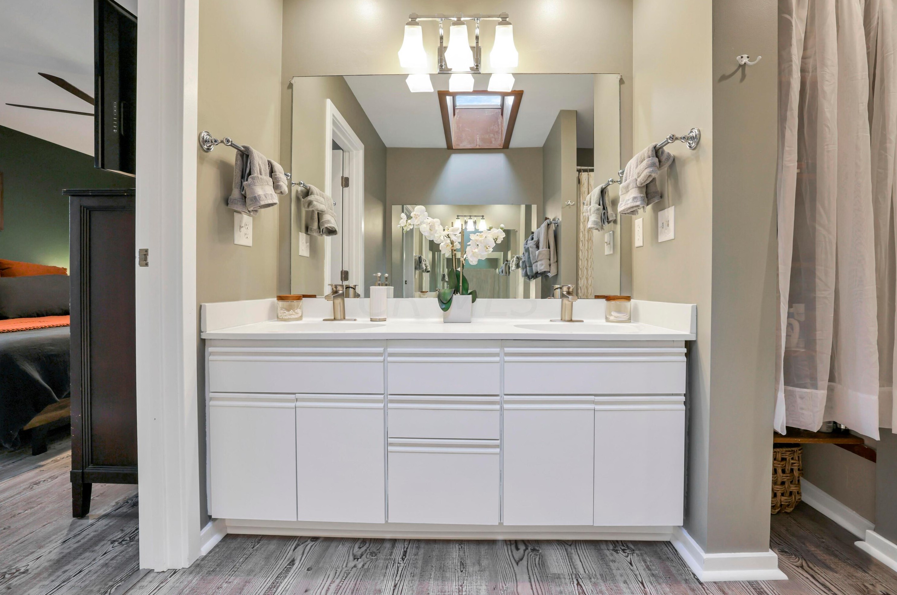 331 Lakeside Dr, Westerville OH  43081-3043 exterior