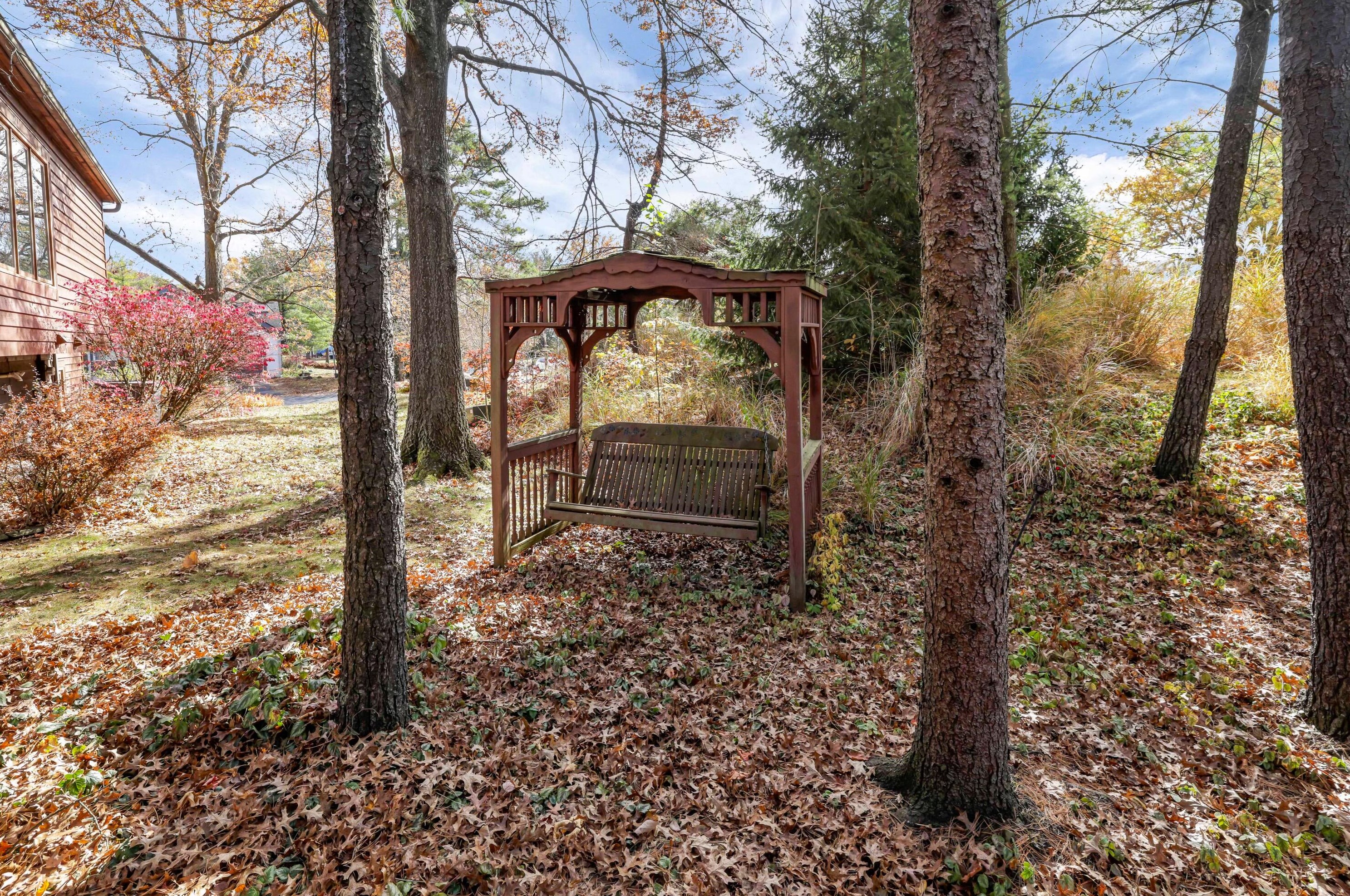 331 Lakeside Dr, Westerville OH  43081-3043 exterior