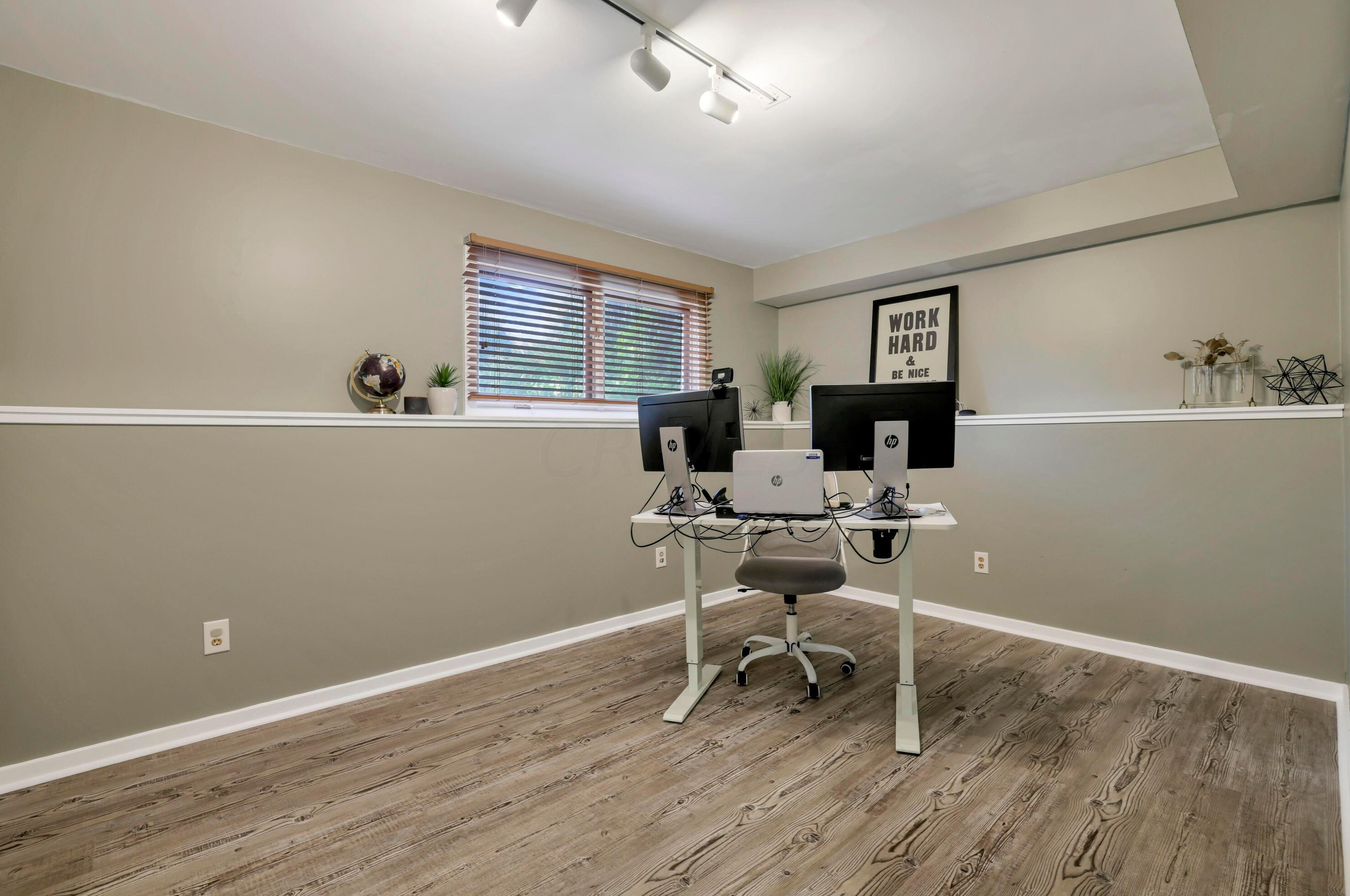 331 Lakeside Dr, Westerville OH  43081-3043 exterior