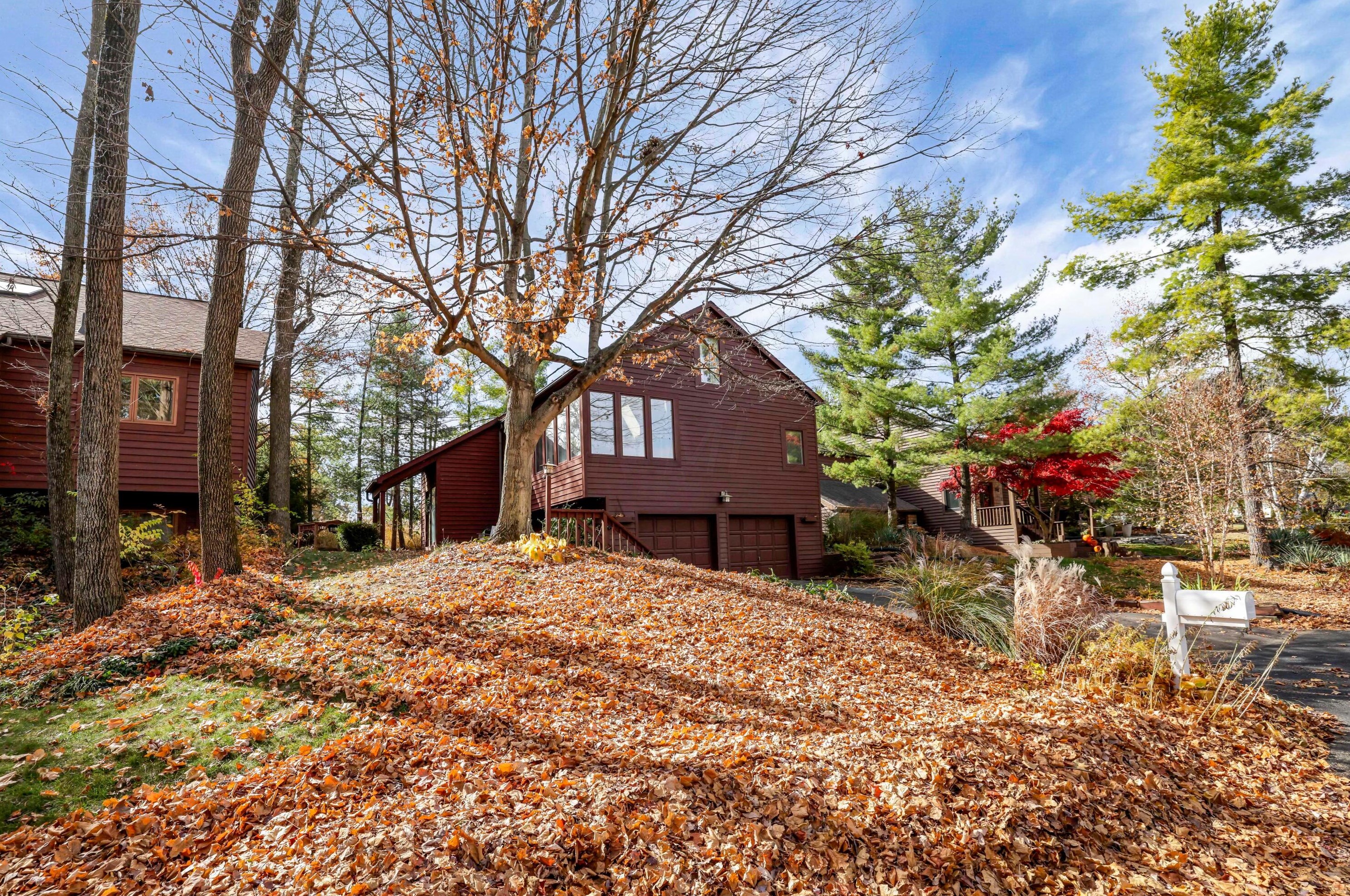 331 Lakeside Dr, Westerville, OH 43081