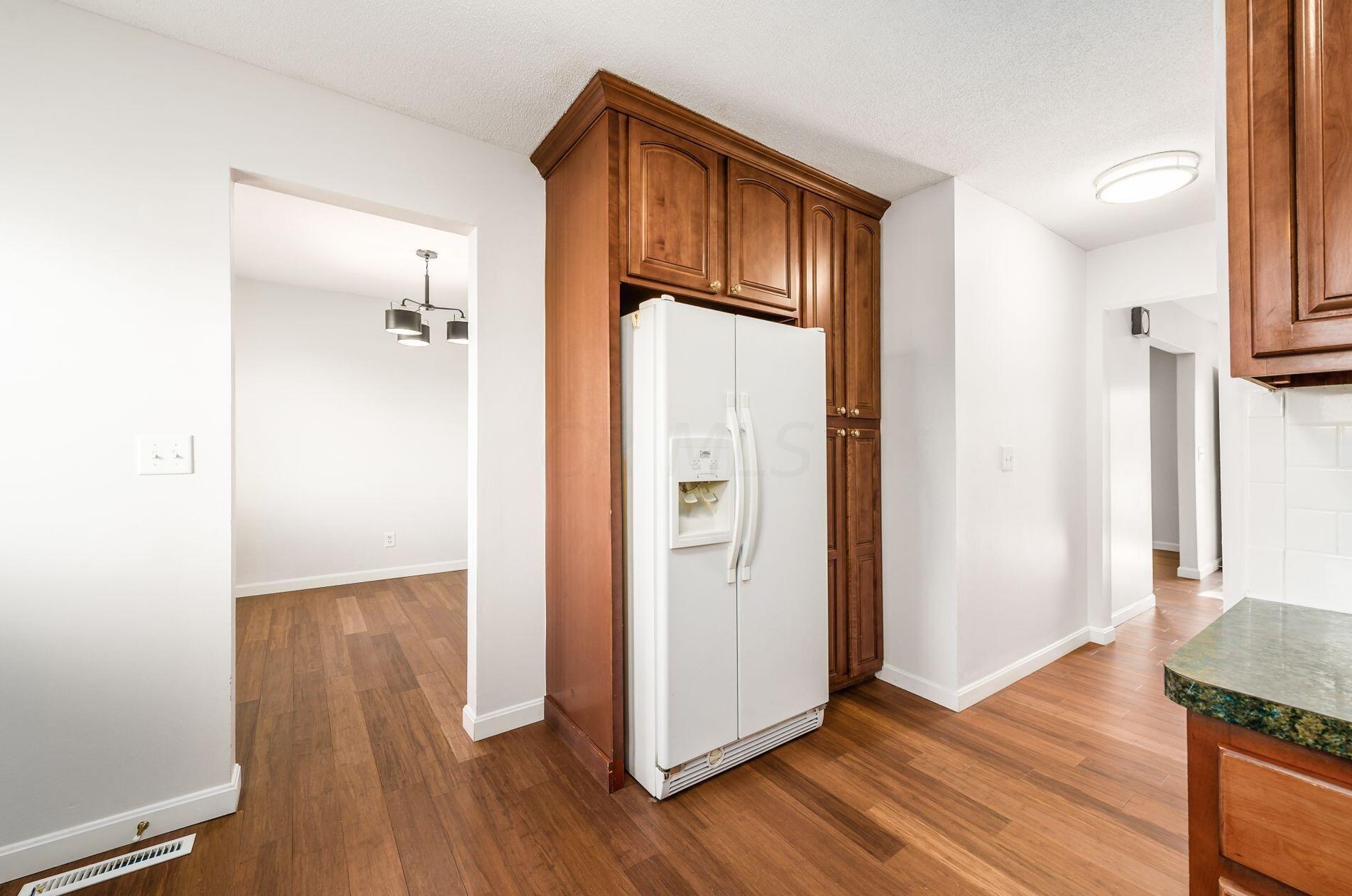 81 Stornoway Dr, Columbus OH 43213-2158 exterior