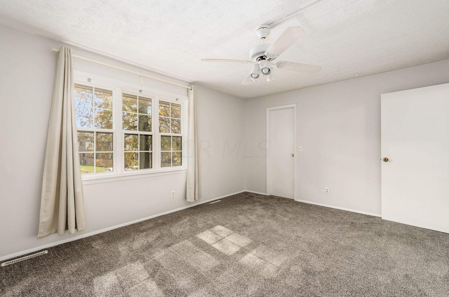 81 Stornoway Dr, Columbus OH 43213-2158 exterior