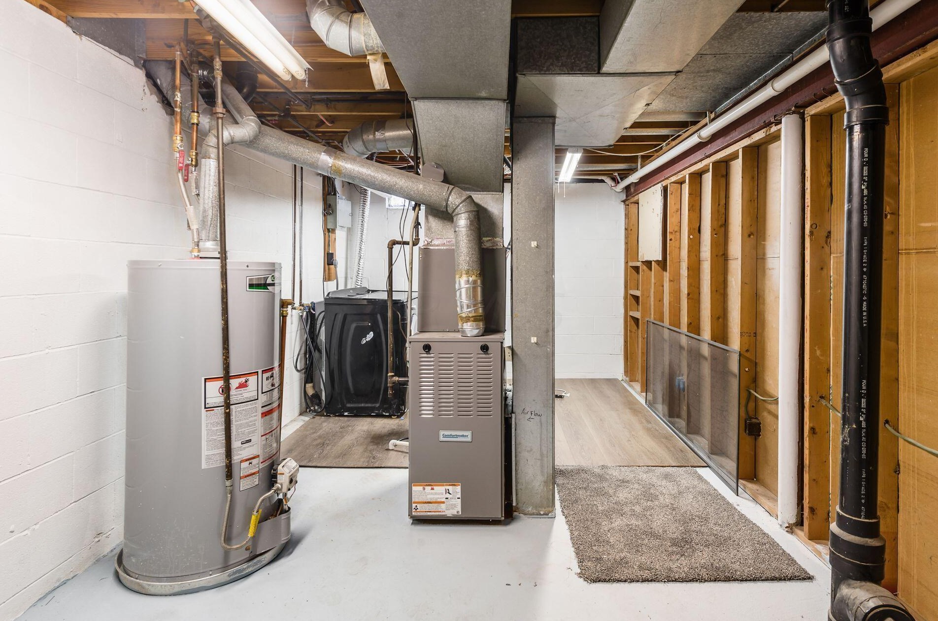 81 Stornoway Dr, Columbus OH 43213-2158 exterior