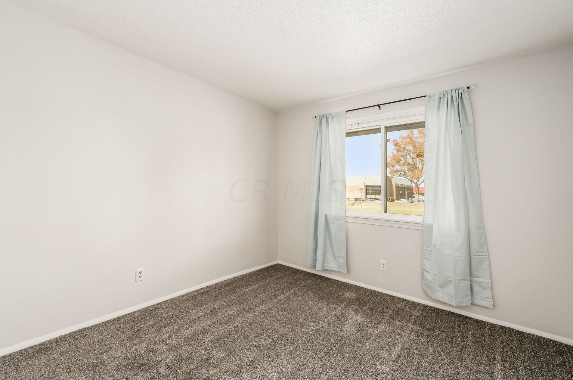 81 Stornoway Dr, Columbus OH 43213-2158 exterior