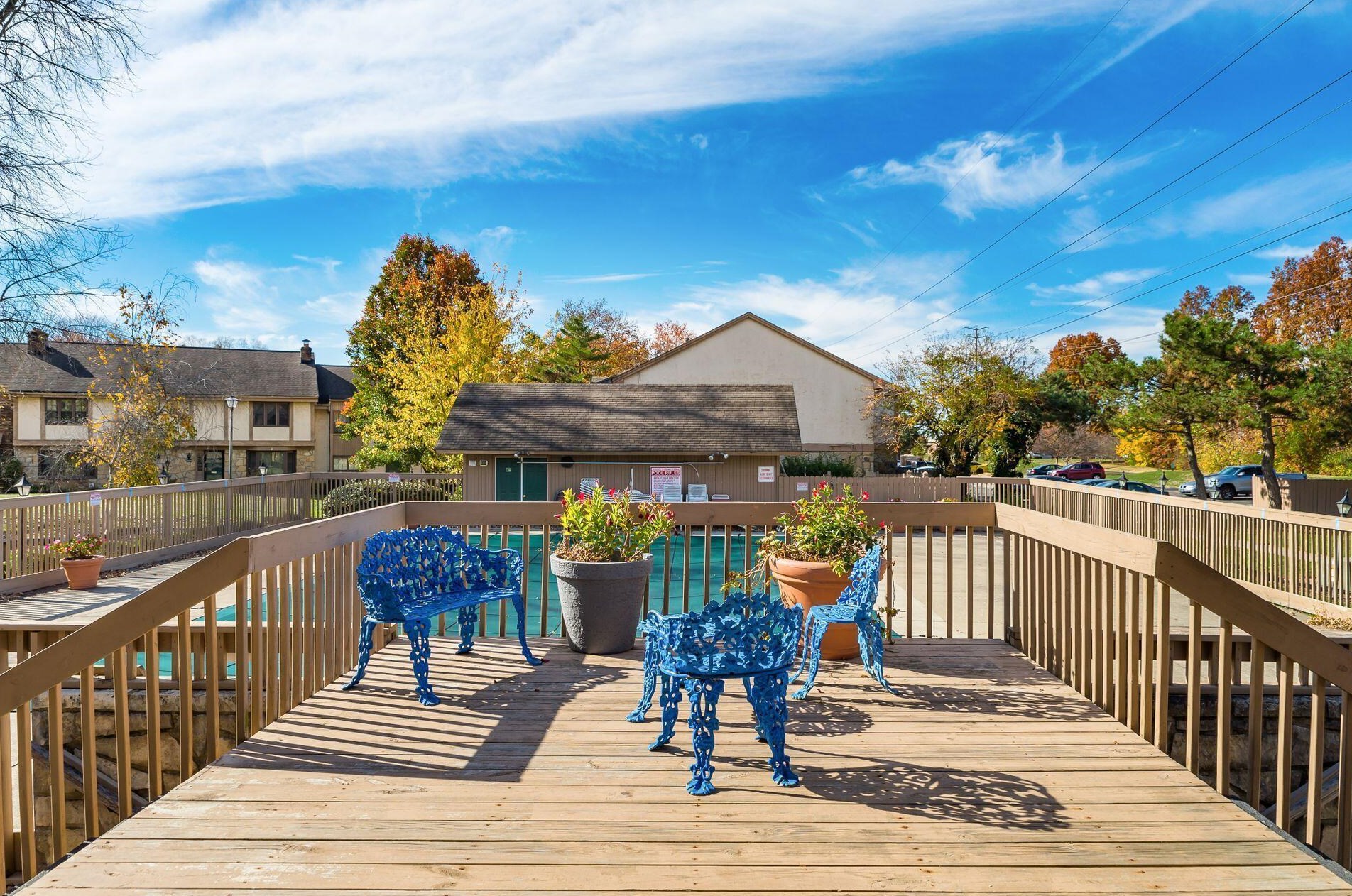 81 Stornoway Dr, Columbus OH 43213-2158 exterior