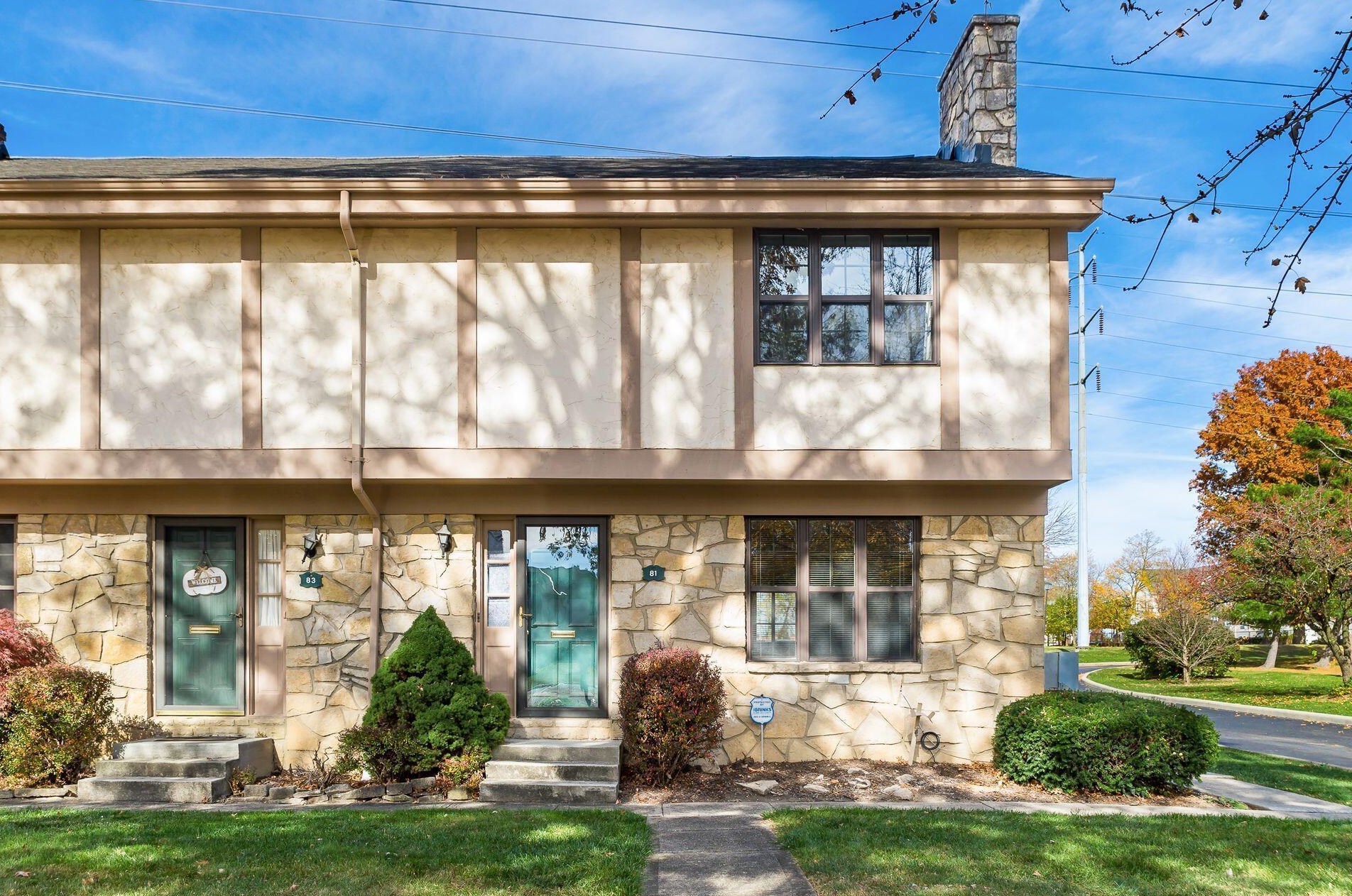 81 Stornoway Dr, Columbus, OH 43213-2108