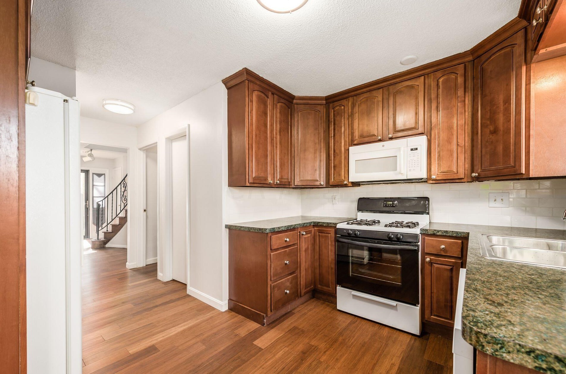 81 Stornoway Dr, Columbus OH 43213-2158 exterior