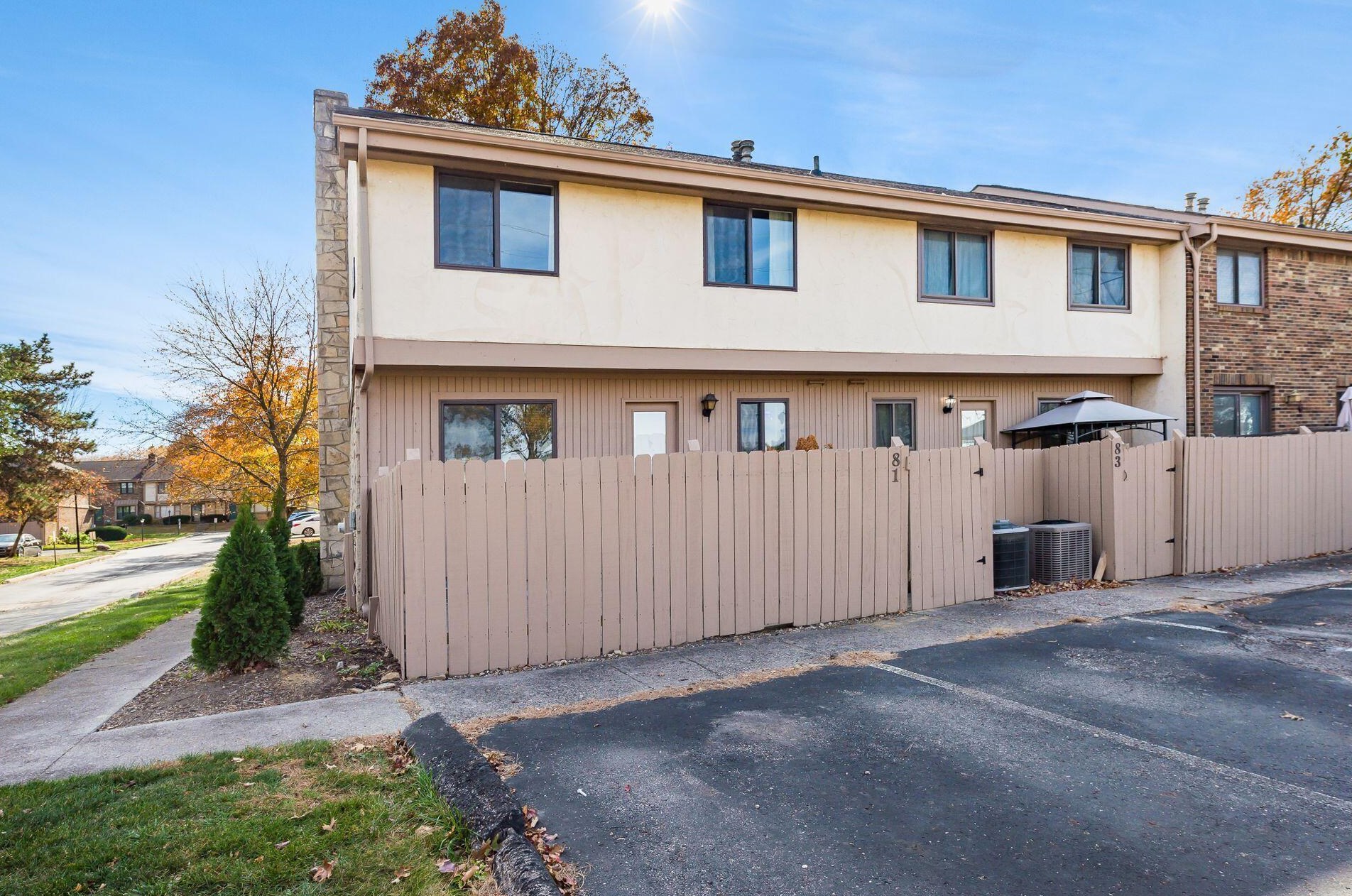 81 Stornoway Dr, Columbus OH 43213-2158 exterior