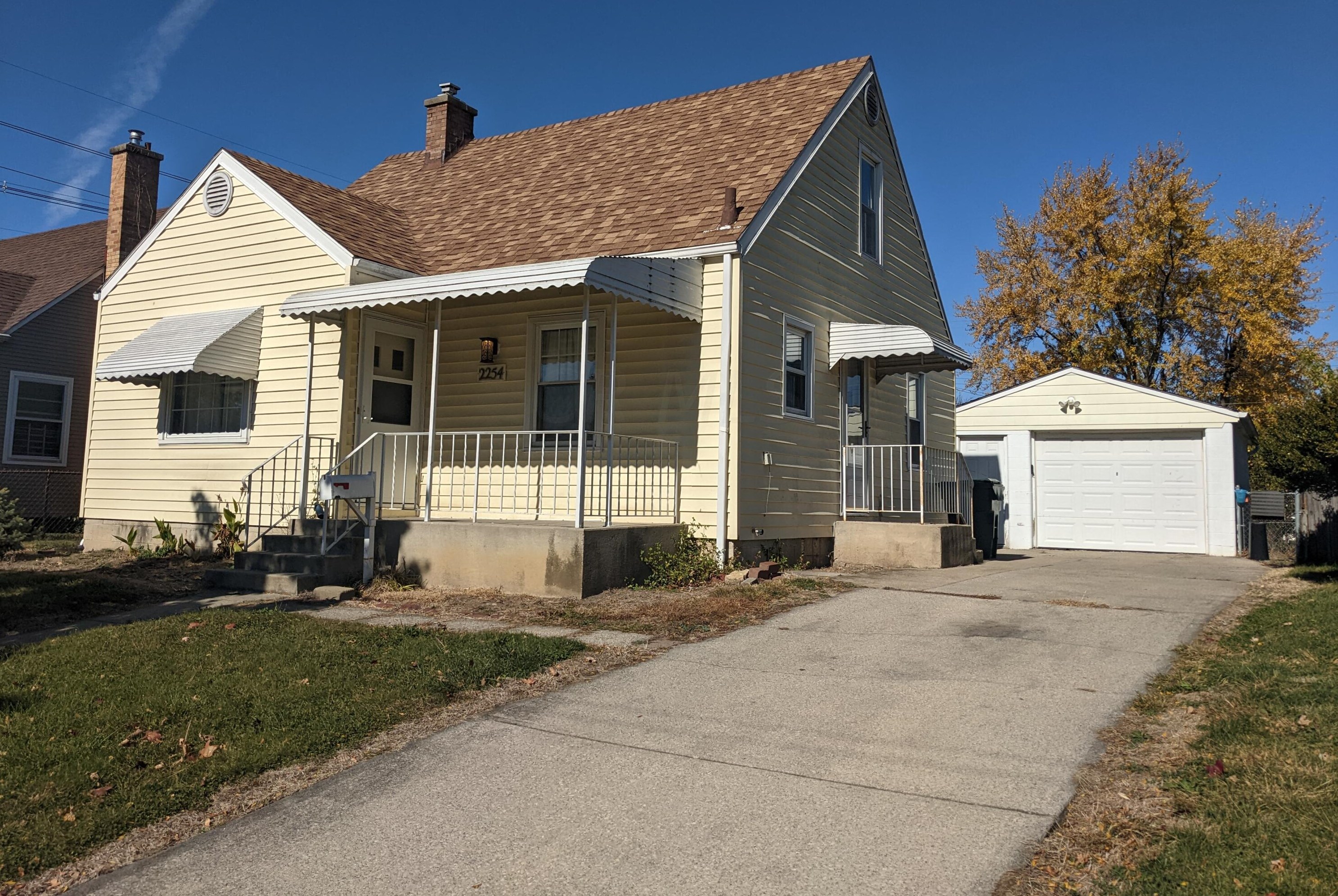 2254 Suncrest Dr, Columbus, OH 43223-1737
