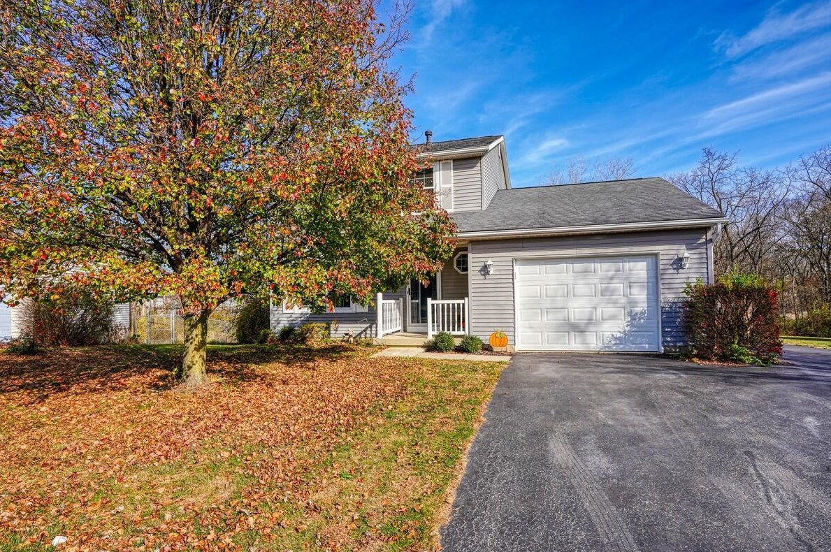 724 Cherryhurst Dr, Columbus, OH 43228-2795