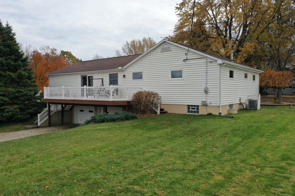 51 Deerfield Rd, North Woodbury OH  44813-9299 exterior
