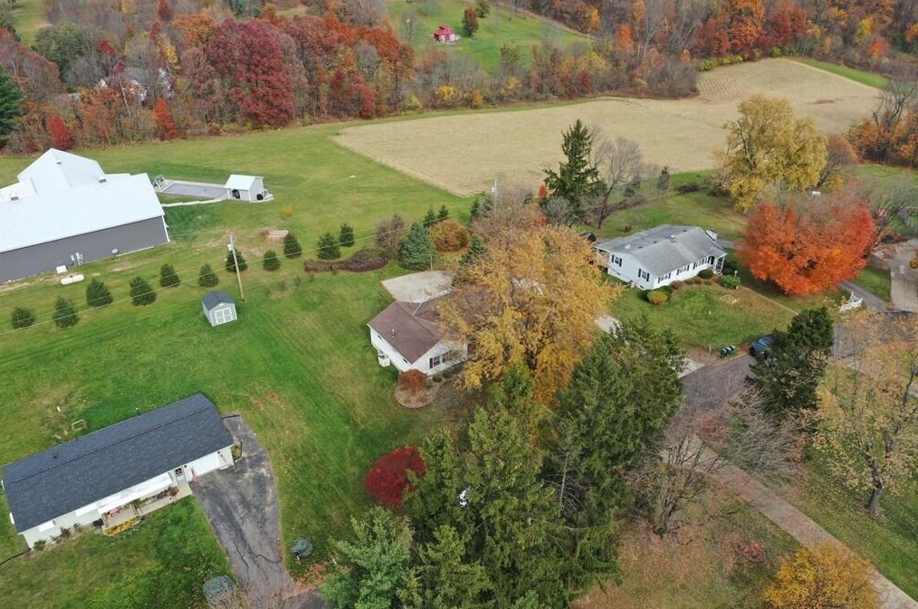 51 Deerfield Rd, North Woodbury OH  44813-9299 exterior
