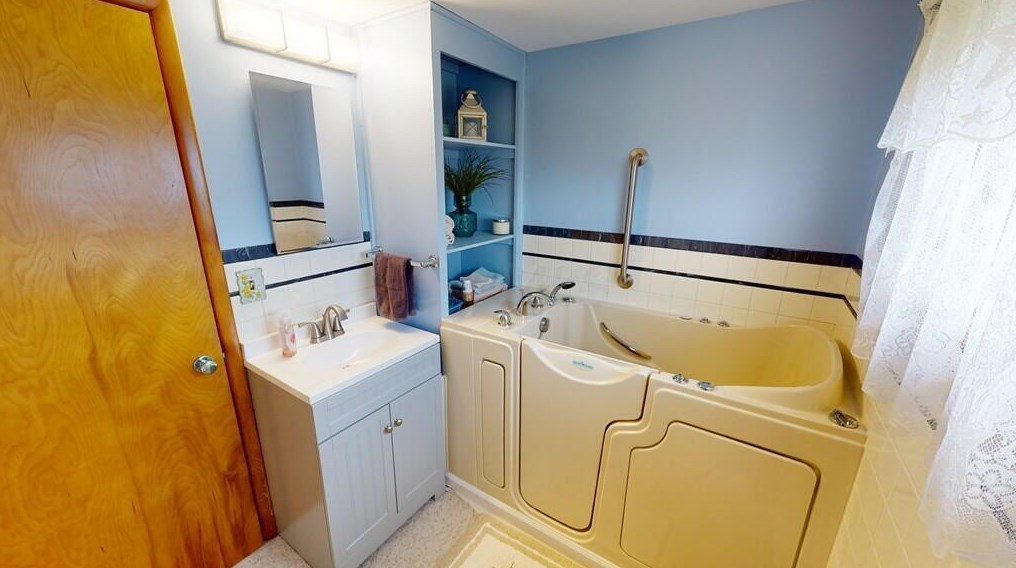 51 Deerfield Rd, North Woodbury OH  44813-9299 exterior