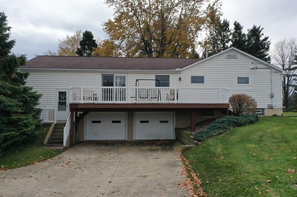 51 Deerfield Rd, North Woodbury OH  44813-9299 exterior