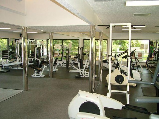 4042 Parkcove Dr, Columbus OH 43230-9824 exterior