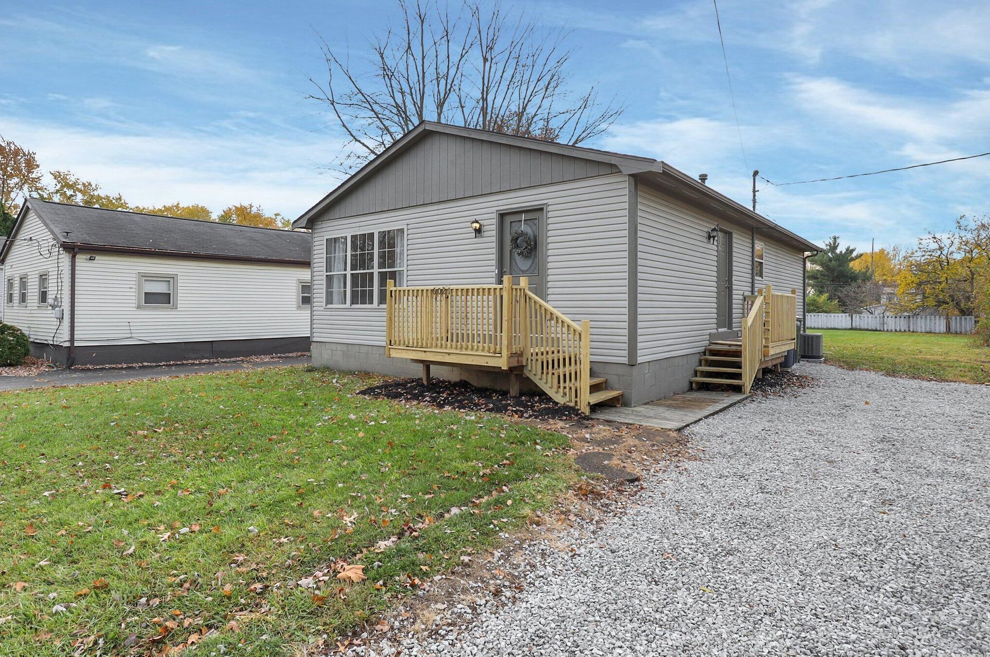 6021 Roselawn Ave, Columbus, OH 43232-1653