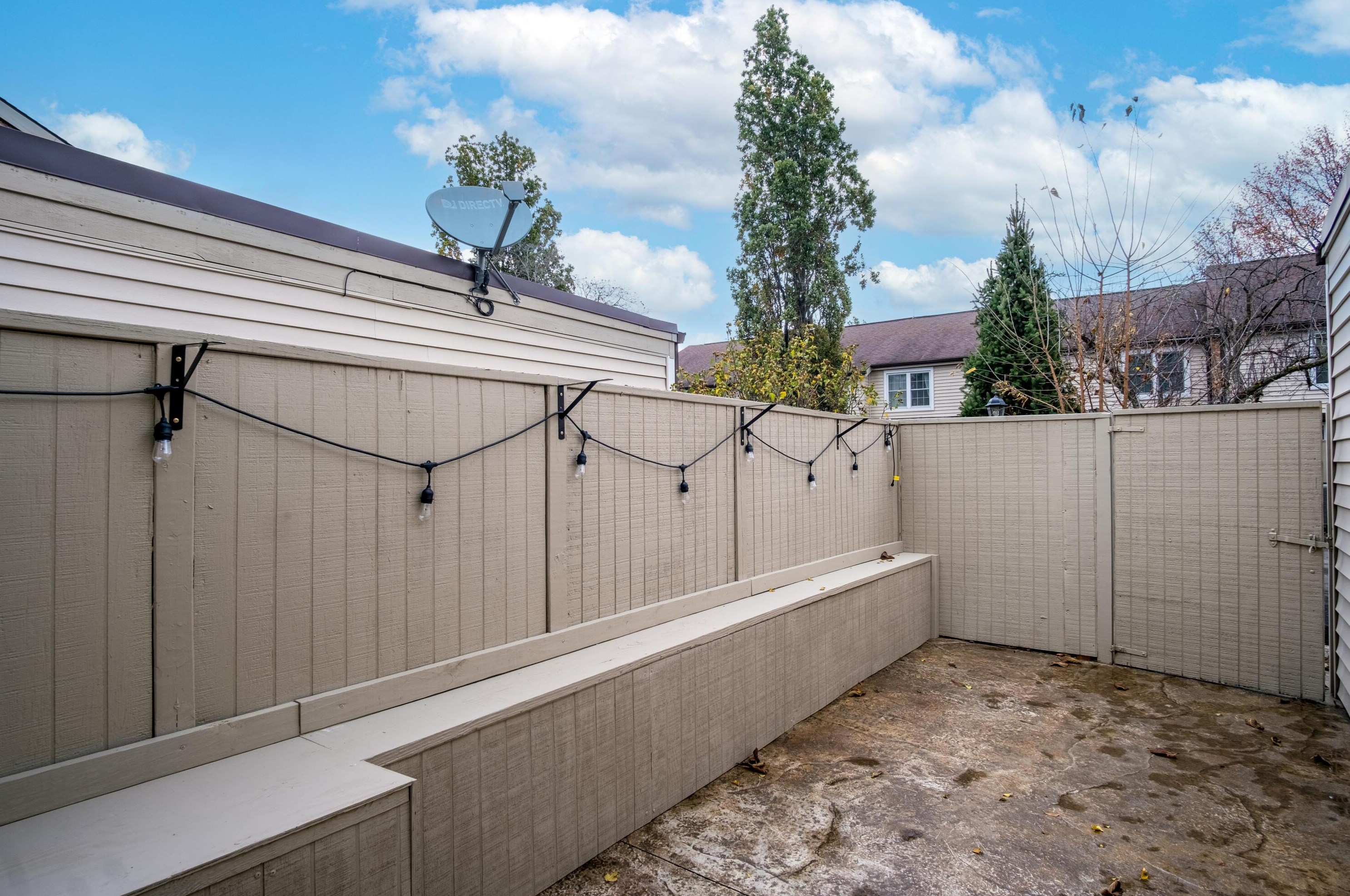 5117 Ranstead Ct, Columbus OH 43220-2545 exterior