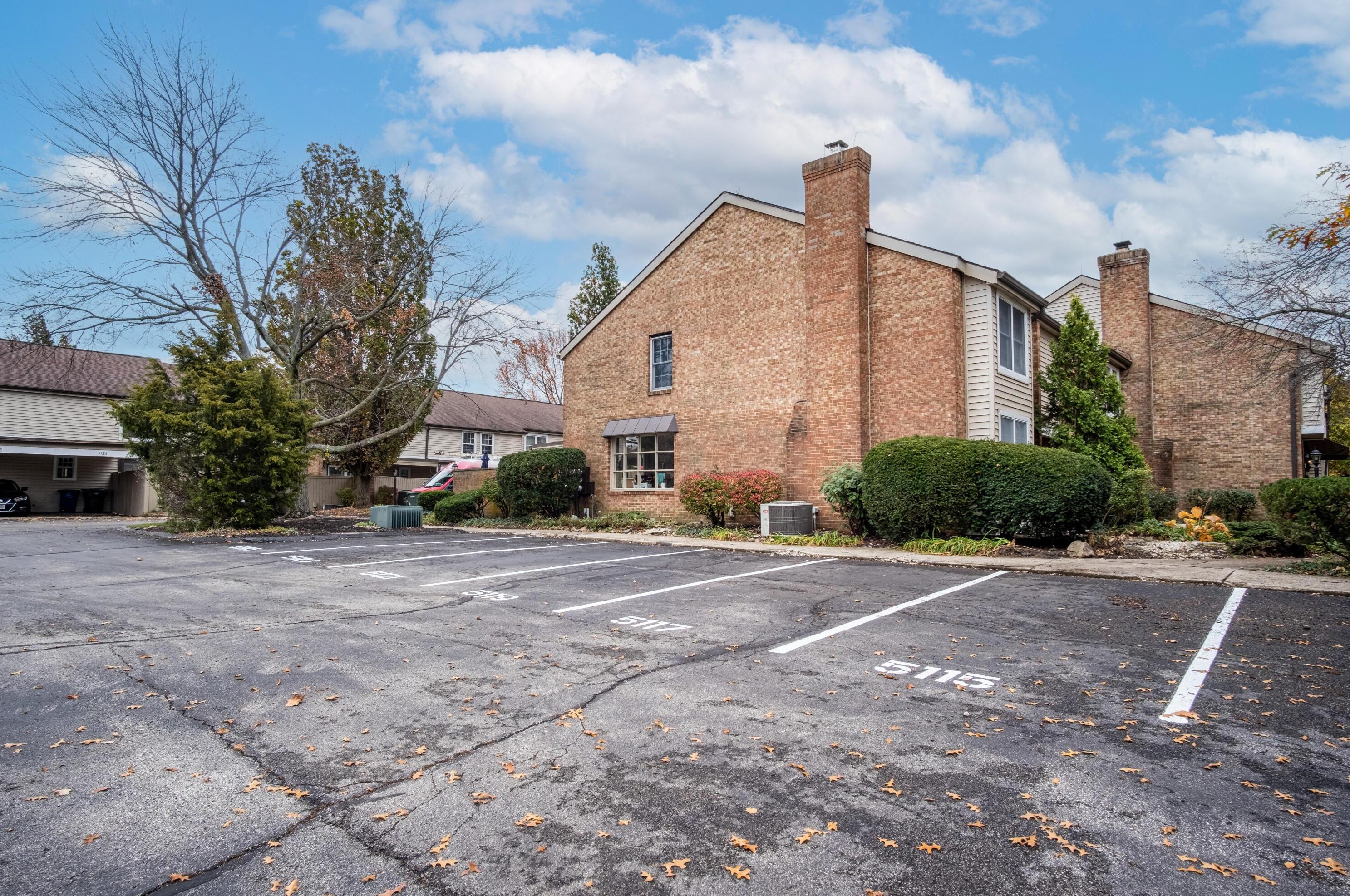 5117 Ranstead Ct, Columbus OH 43220-2545 exterior