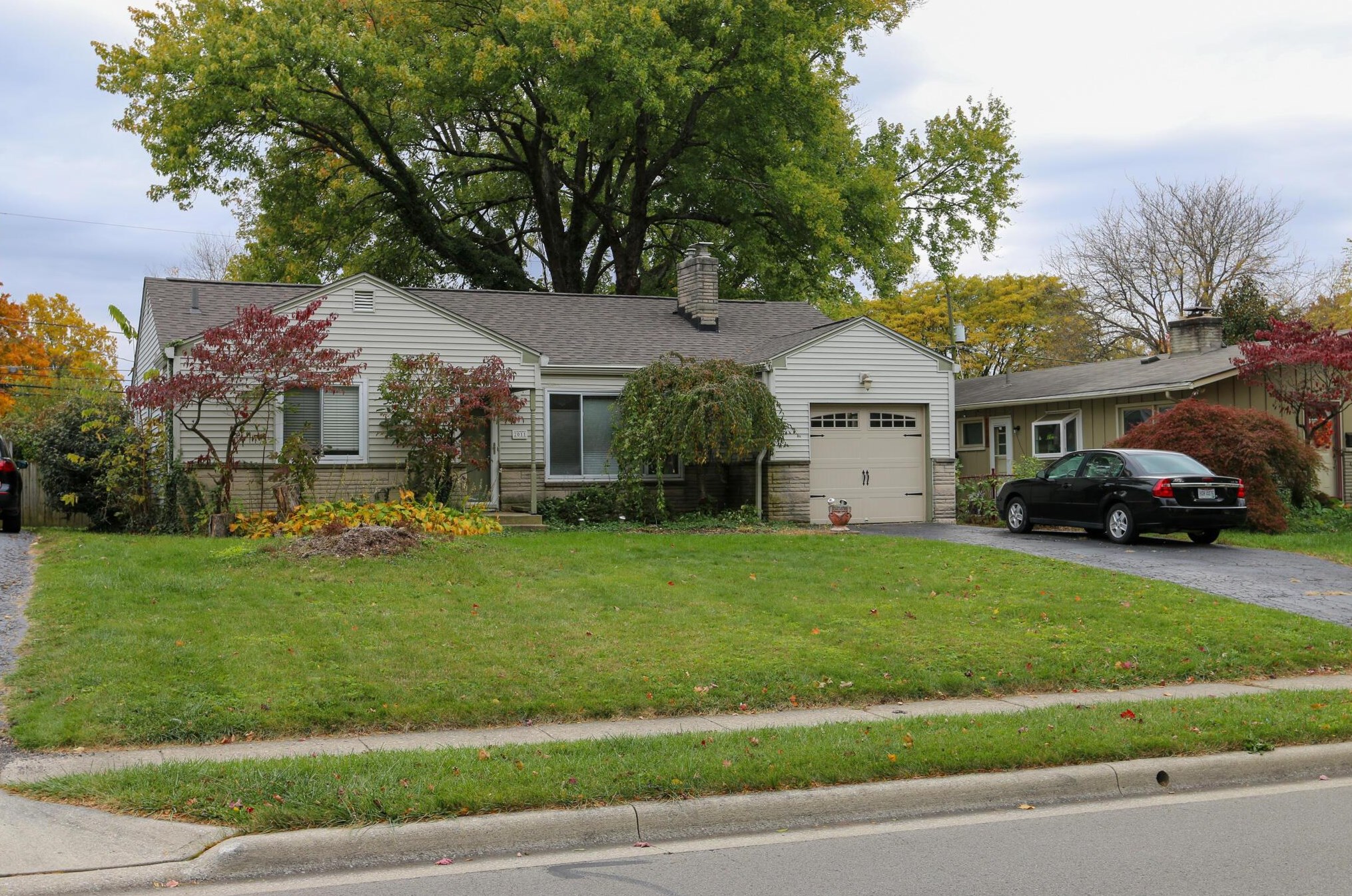 2011 Ridgecliff Rd, Columbus, OH 43221-1945