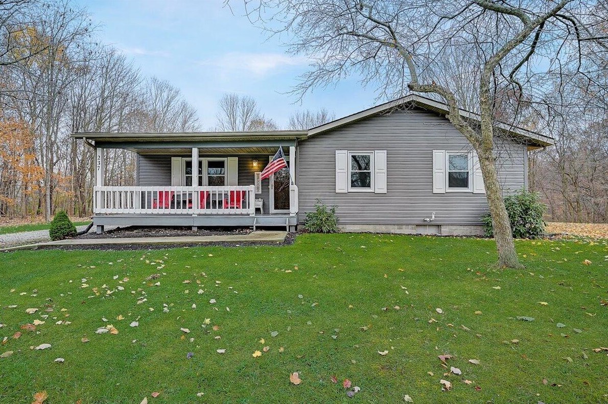 237 Lakeview Heights Dr, Howard, OH 43028-9556
