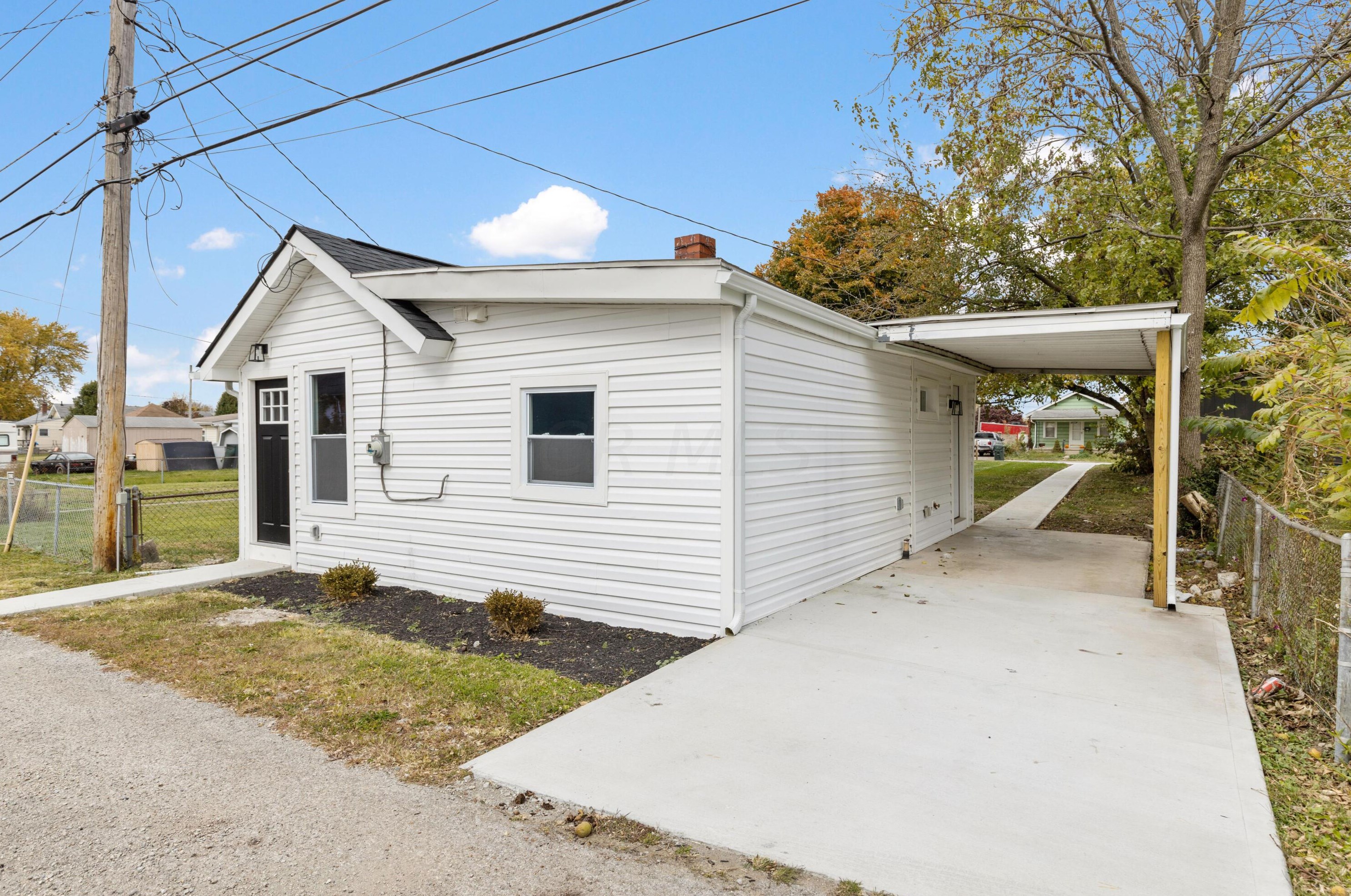 135 Benfield Ave, Columbus, OH 43207-2922