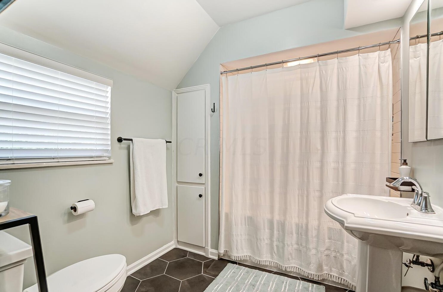 2646 Northwest Blvd, Columbus OH  43221-3345 exterior