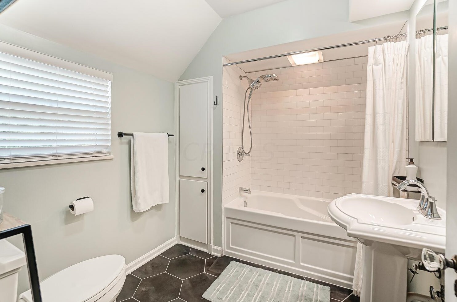 2646 Northwest Blvd, Columbus OH  43221-3345 exterior