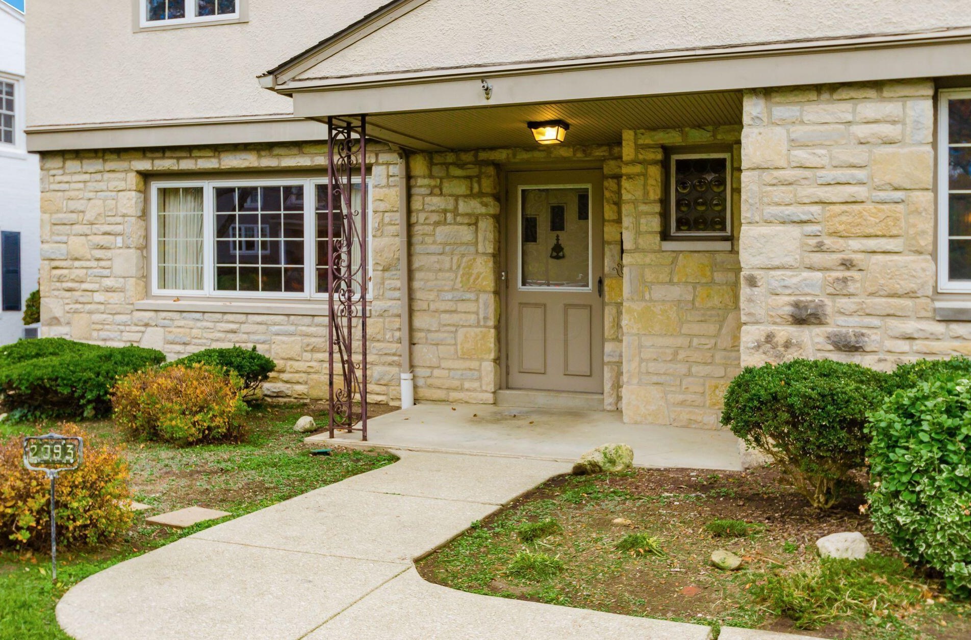 2093 Elgin Rd, Columbus, OH 43221-4134