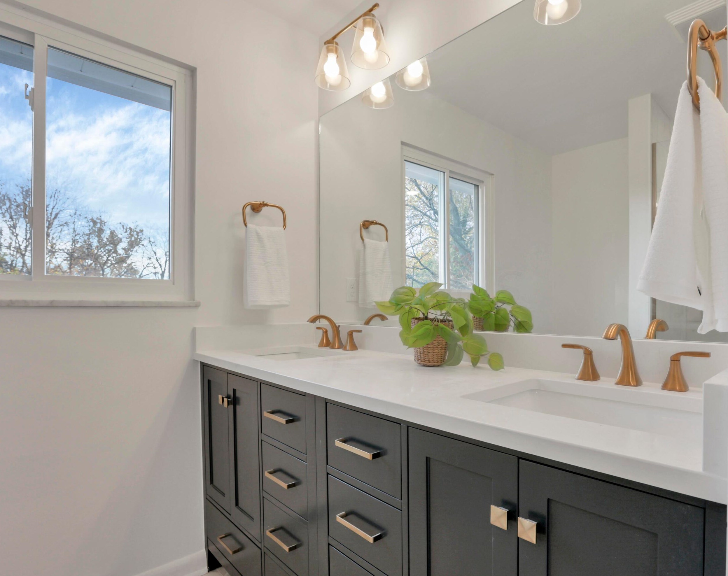 2275 Haverford Rd, Columbus OH  43220-4317 exterior