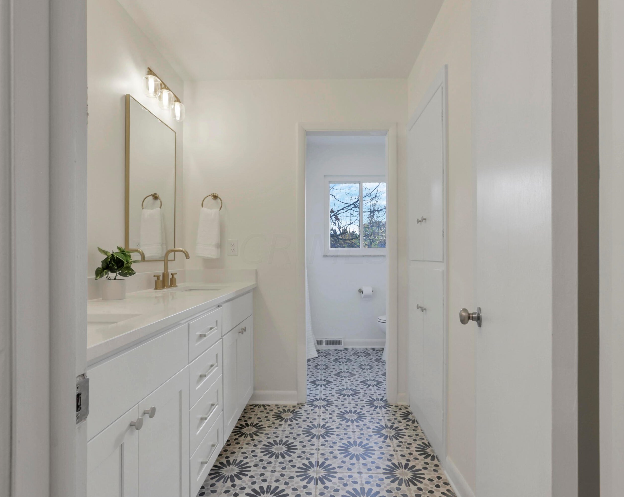 2275 Haverford Rd, Columbus OH  43220-4317 exterior