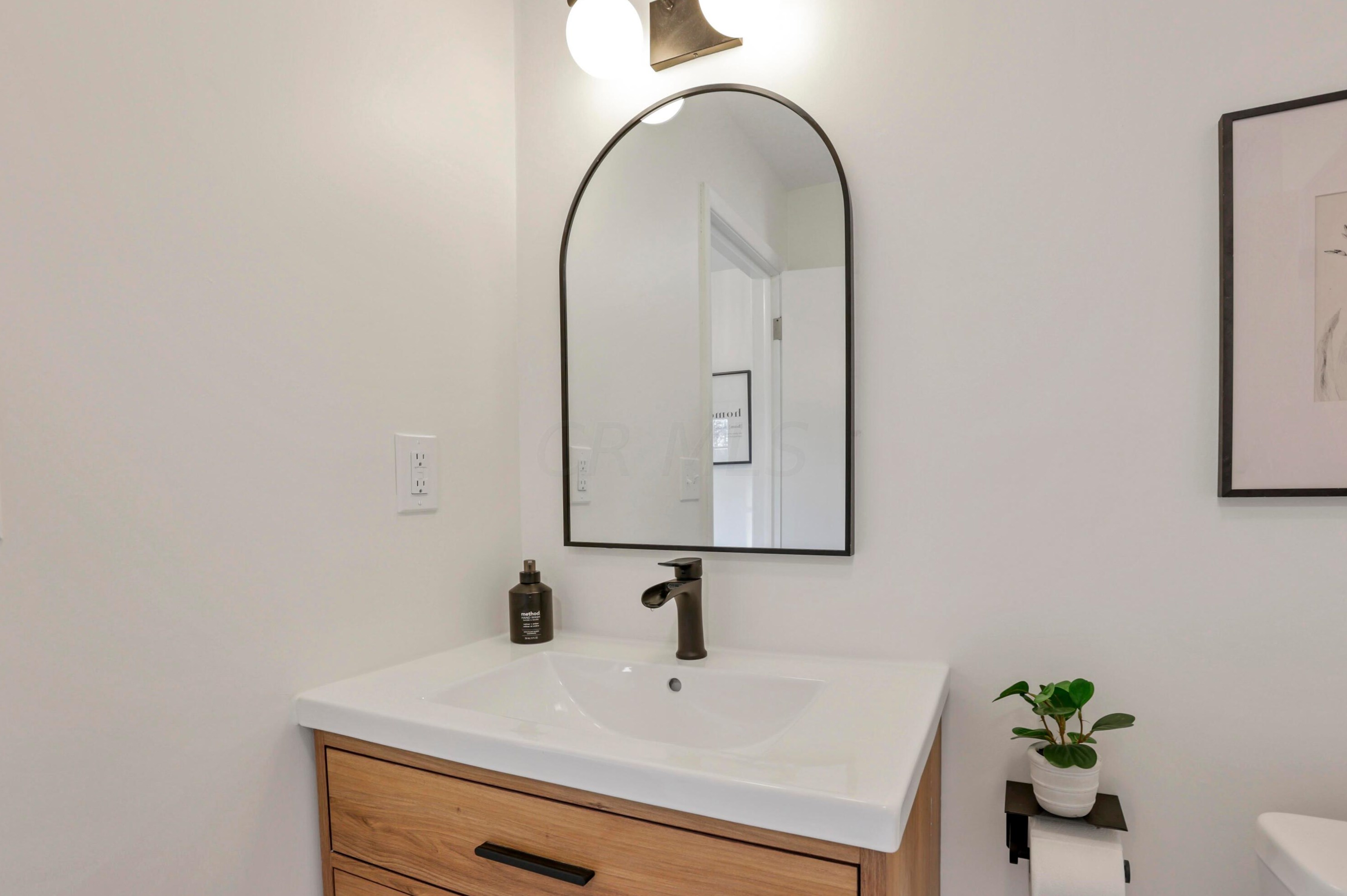 2275 Haverford Rd, Columbus OH  43220-4317 exterior