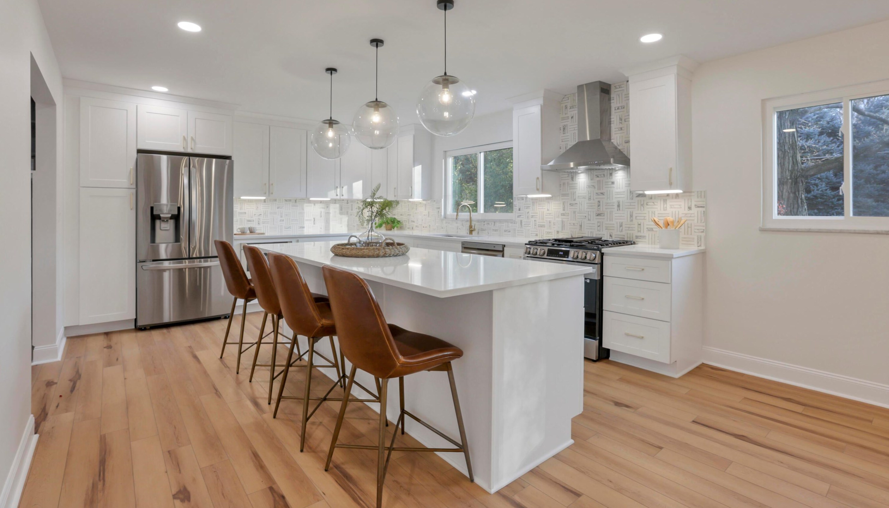 2275 Haverford Rd, Columbus OH  43220-4317 exterior