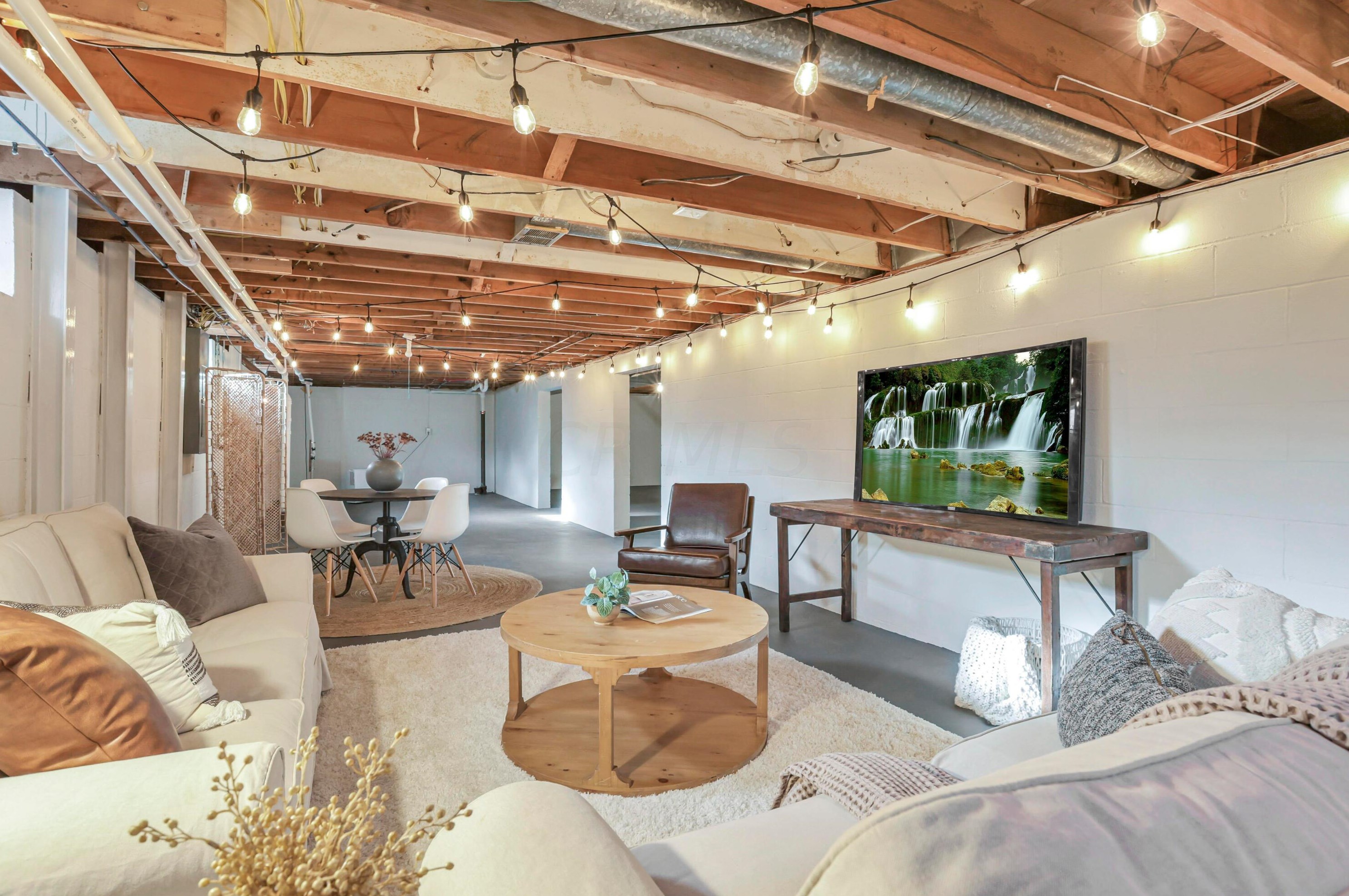 2275 Haverford Rd, Columbus OH  43220-4317 exterior