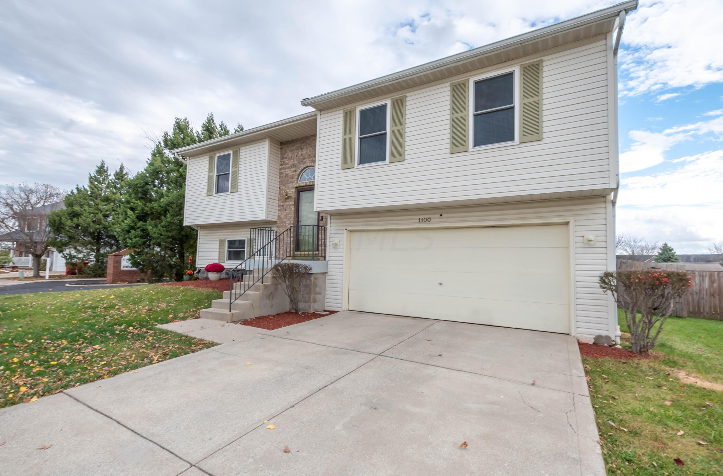 1100 Wesley Dr, London, OH 43140