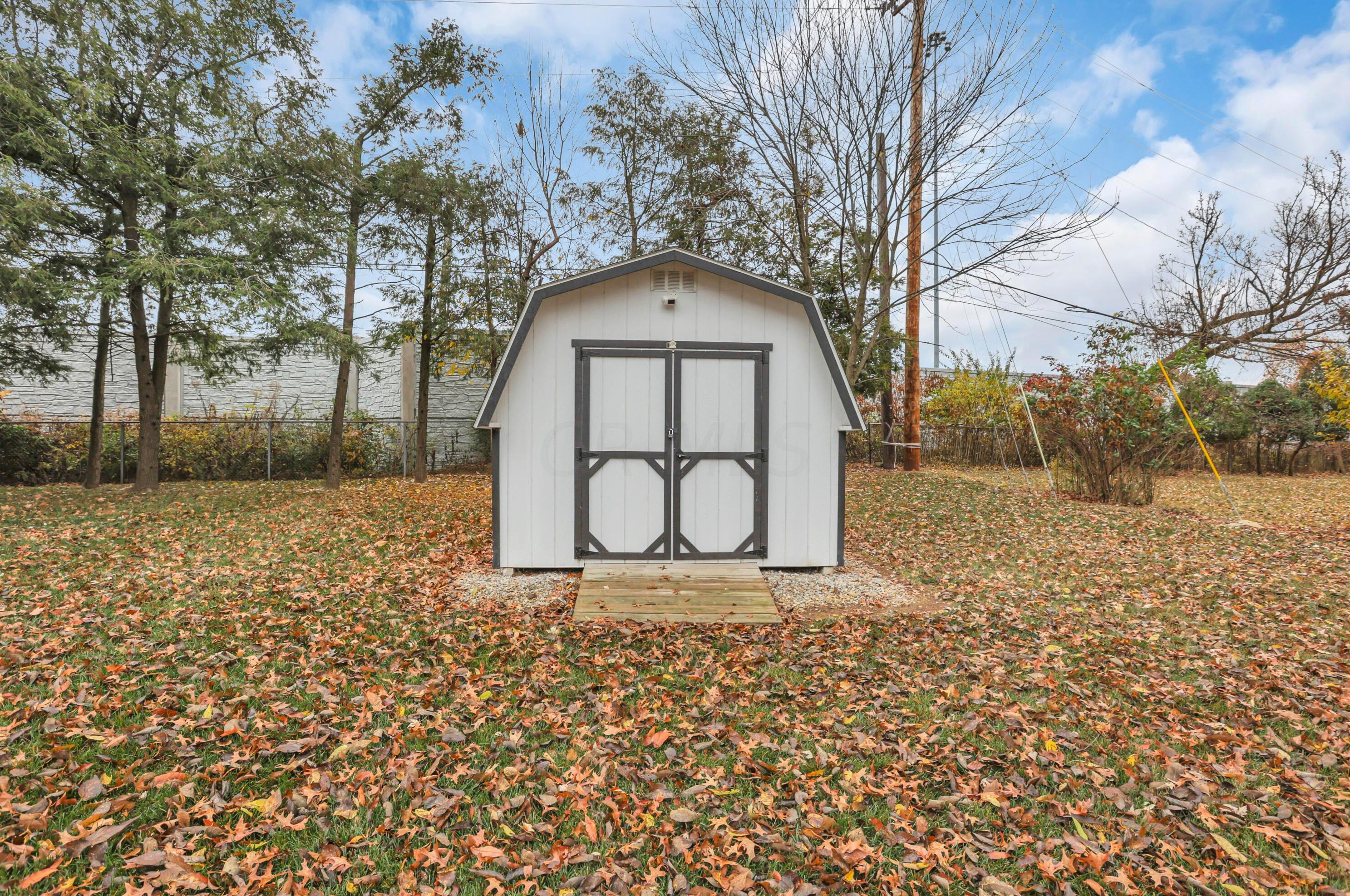 832 Conestoga Dr, Columbus OH 43213-2619 exterior